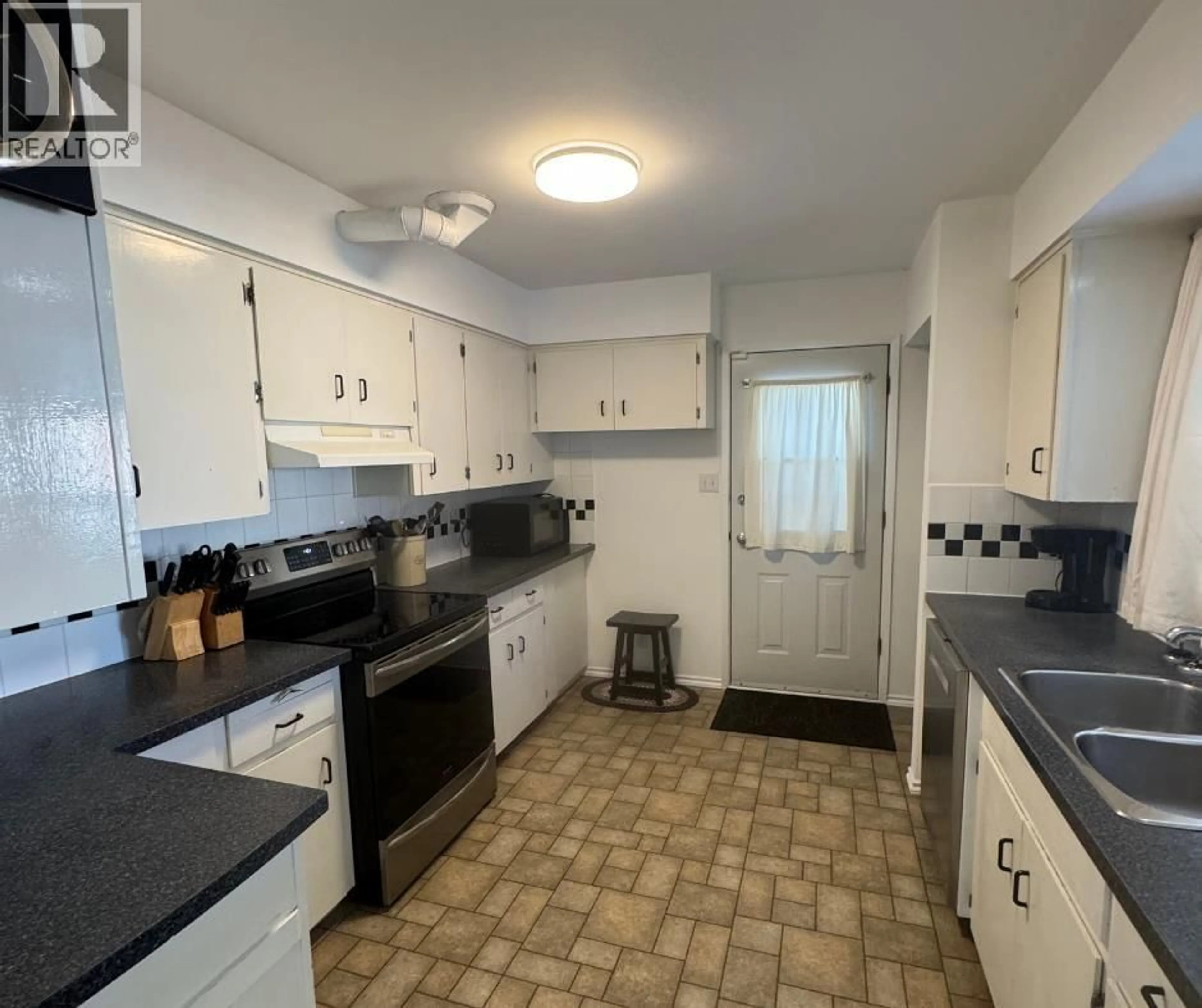 Standard kitchen, unknown for 10716 105 AVENUE, Fort St. John British Columbia V1J2N1