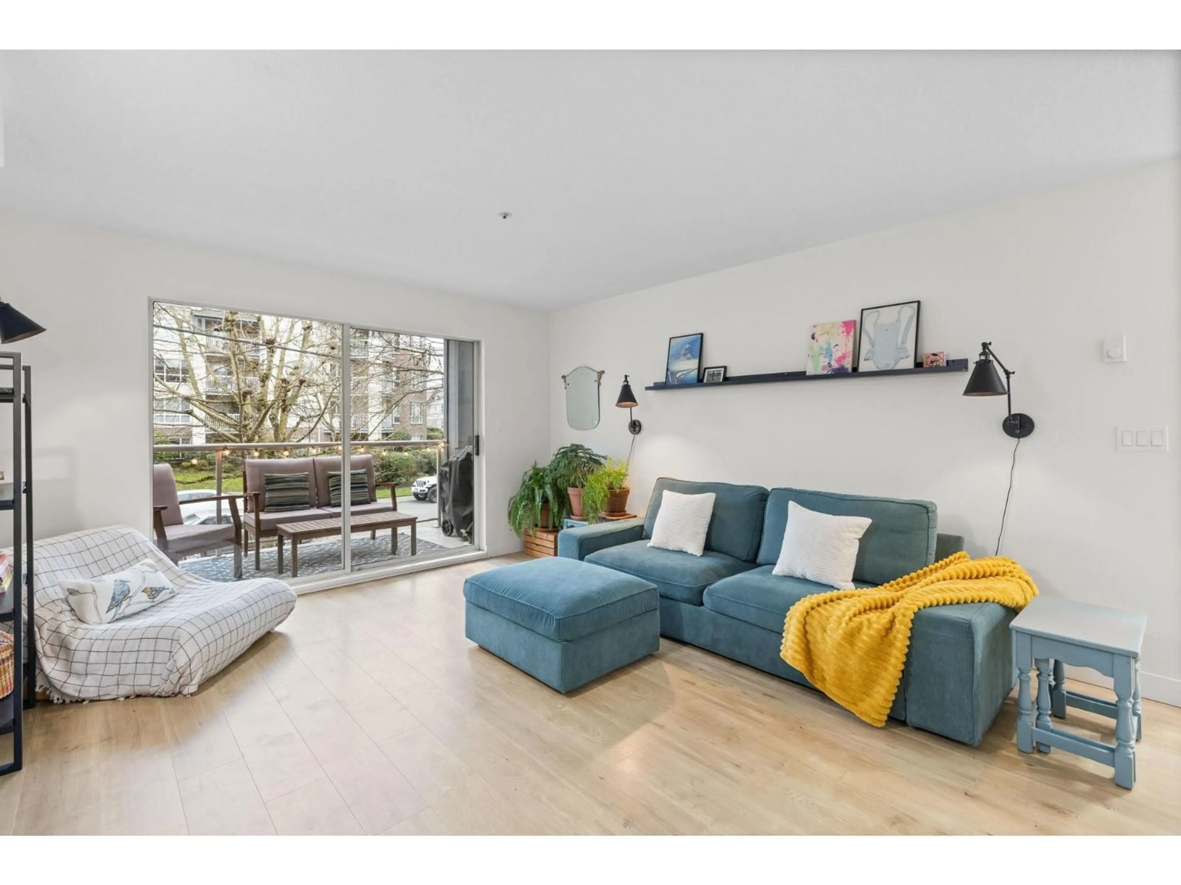 Living room with furniture, unknown for 104 - 20177 54A AVENUE, Langley British Columbia V3A3W6