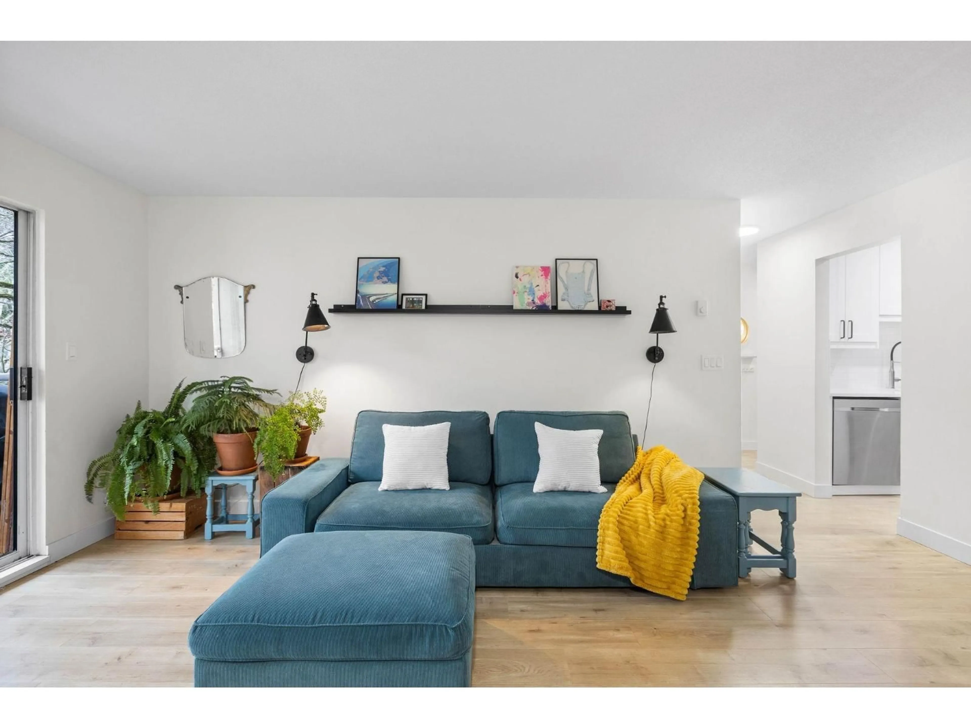 Living room with furniture, wood/laminate floor for 104 - 20177 54A AVENUE, Langley British Columbia V3A3W6