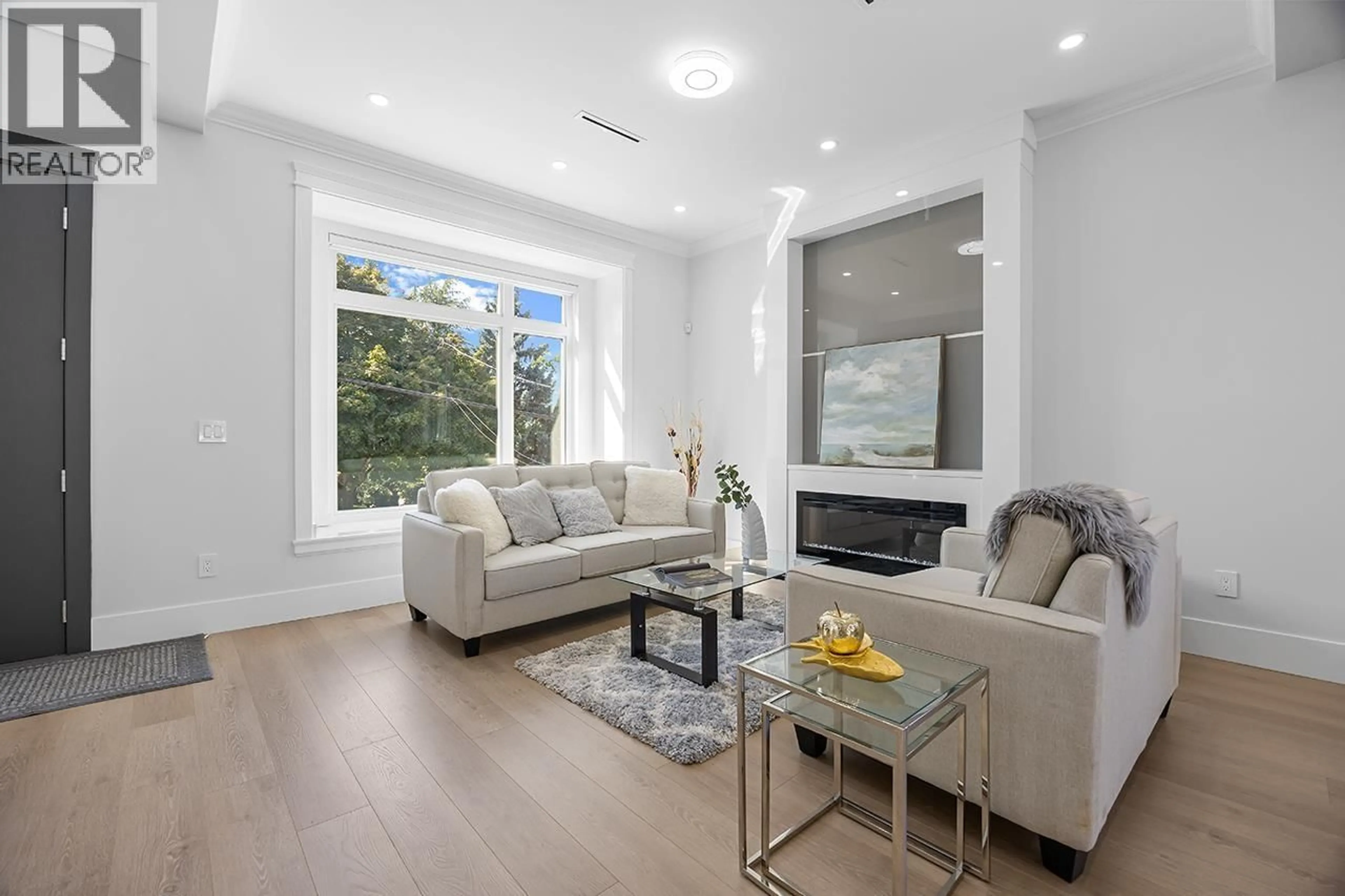 Living room with furniture, unknown for 6036 BRANTFORD AVENUE, Burnaby British Columbia V5E2R7