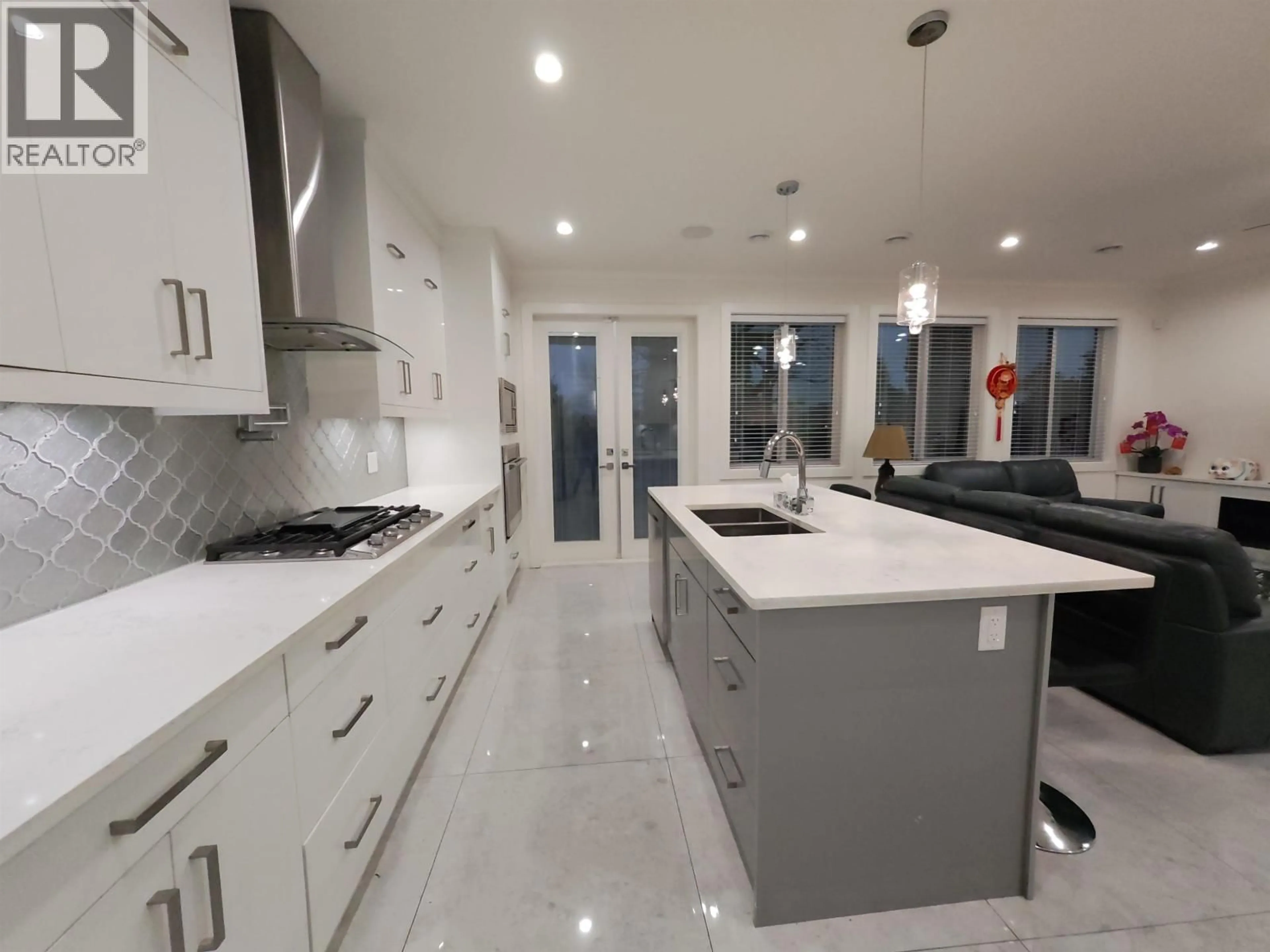 Contemporary kitchen, ceramic/tile floor for 450 WILSON STREET, New Westminster British Columbia V3L3R8