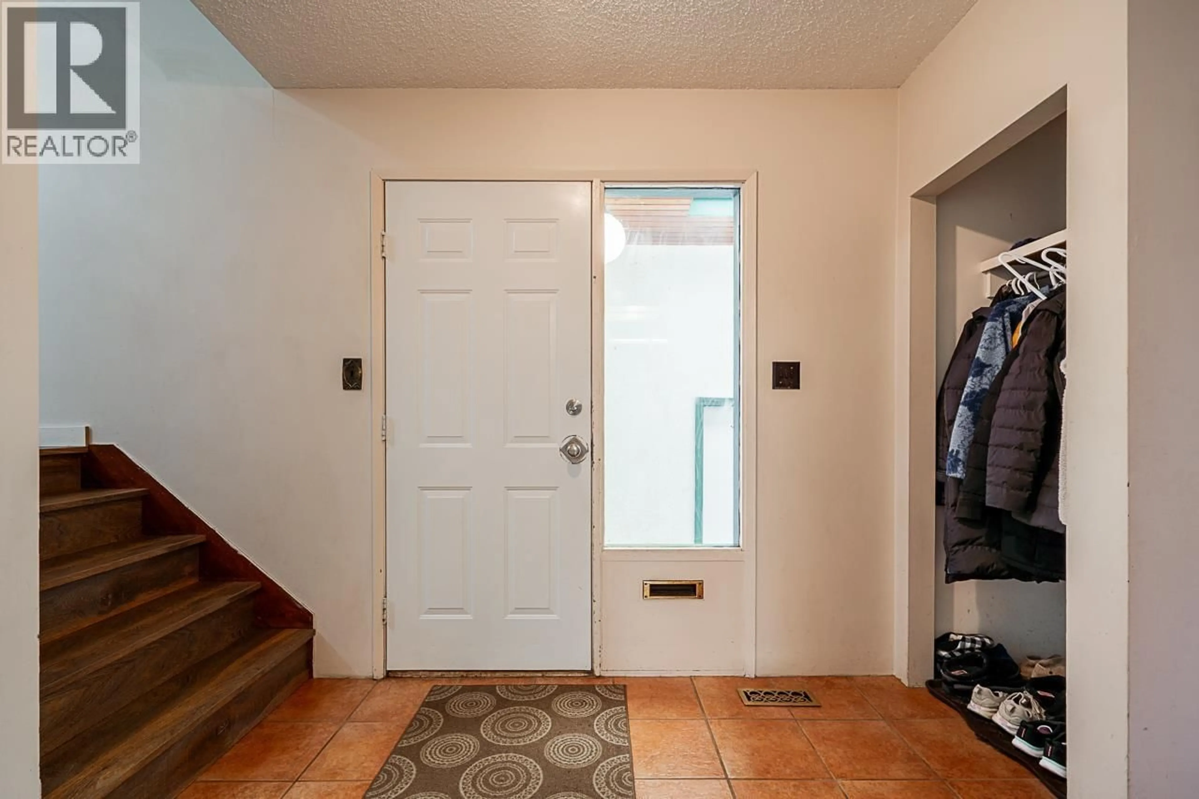 Indoor entryway for 3826 WELLINGTON STREET, Port Coquitlam British Columbia V3B3Z2