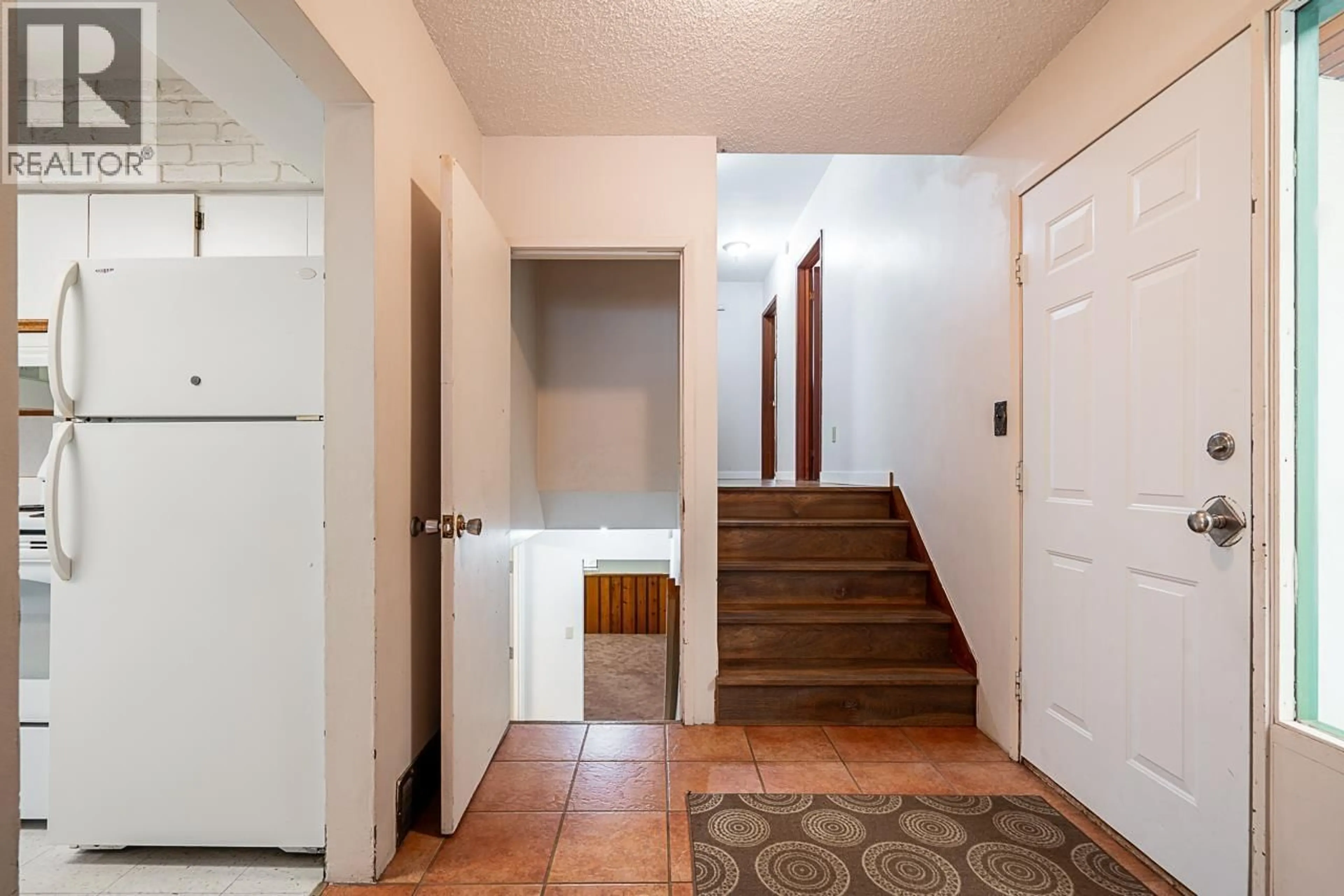 Indoor entryway for 3826 WELLINGTON STREET, Port Coquitlam British Columbia V3B3Z2