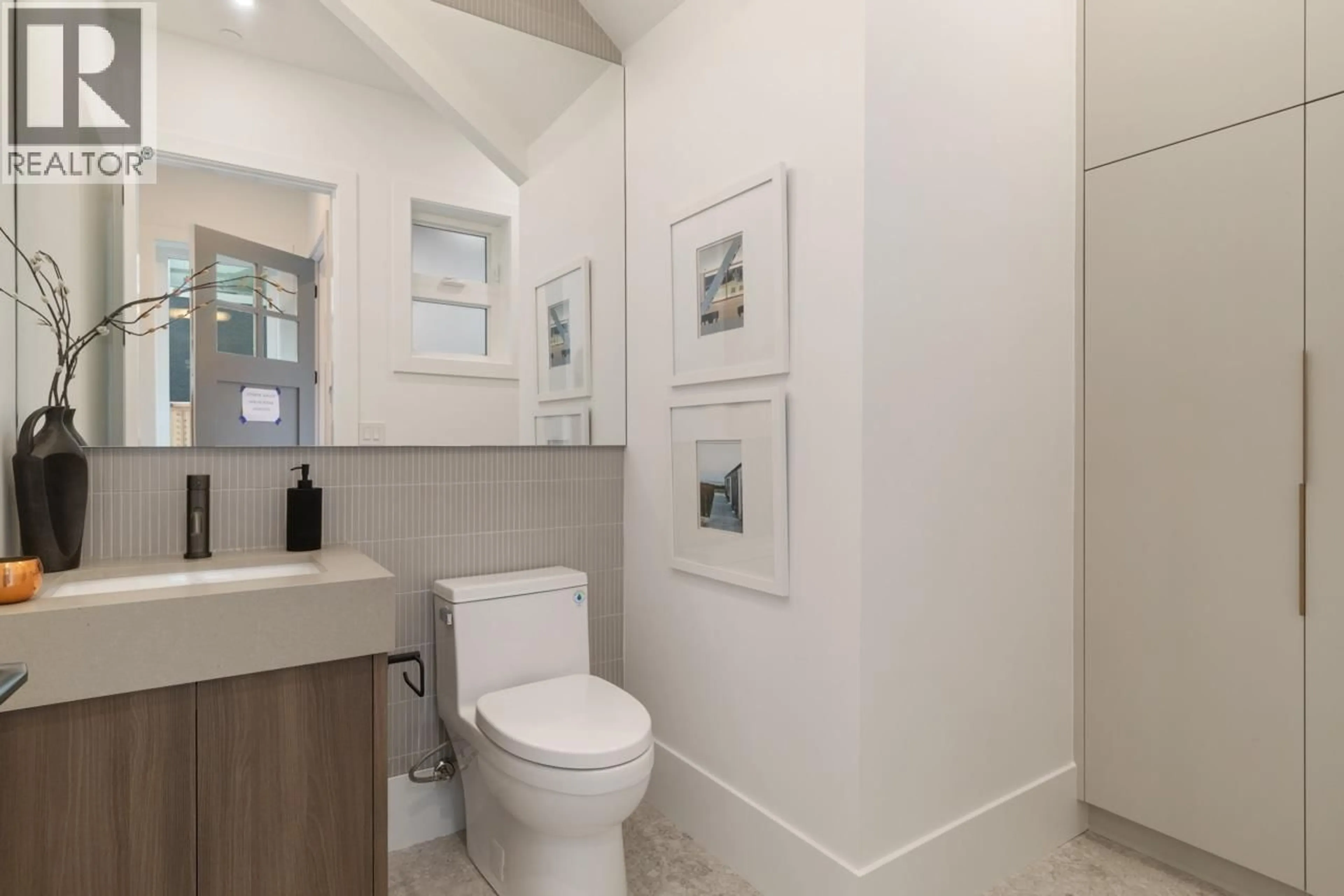 Standard bathroom, ceramic/tile floor for 2 - 2680 5TH AVENUE, Vancouver British Columbia V5M1M9