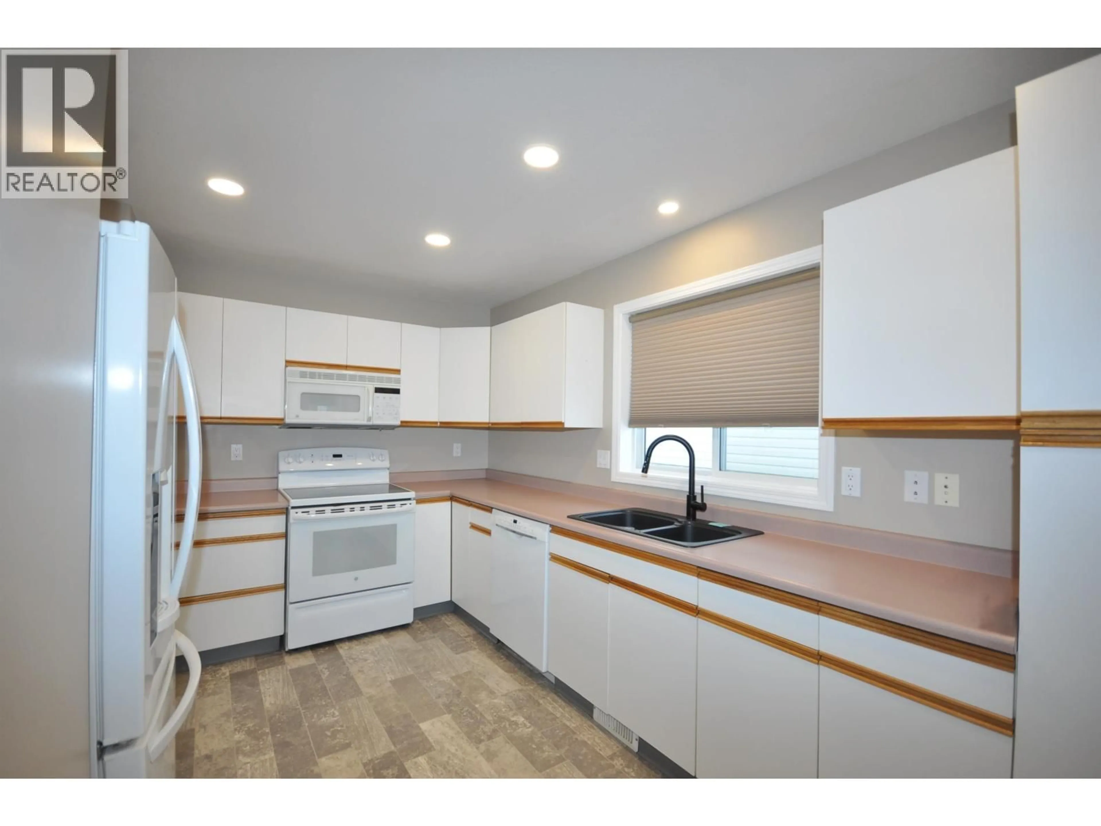 Standard kitchen, unknown for 45 - 500 WOTZKE DRIVE, Williams Lake British Columbia V2G4S9