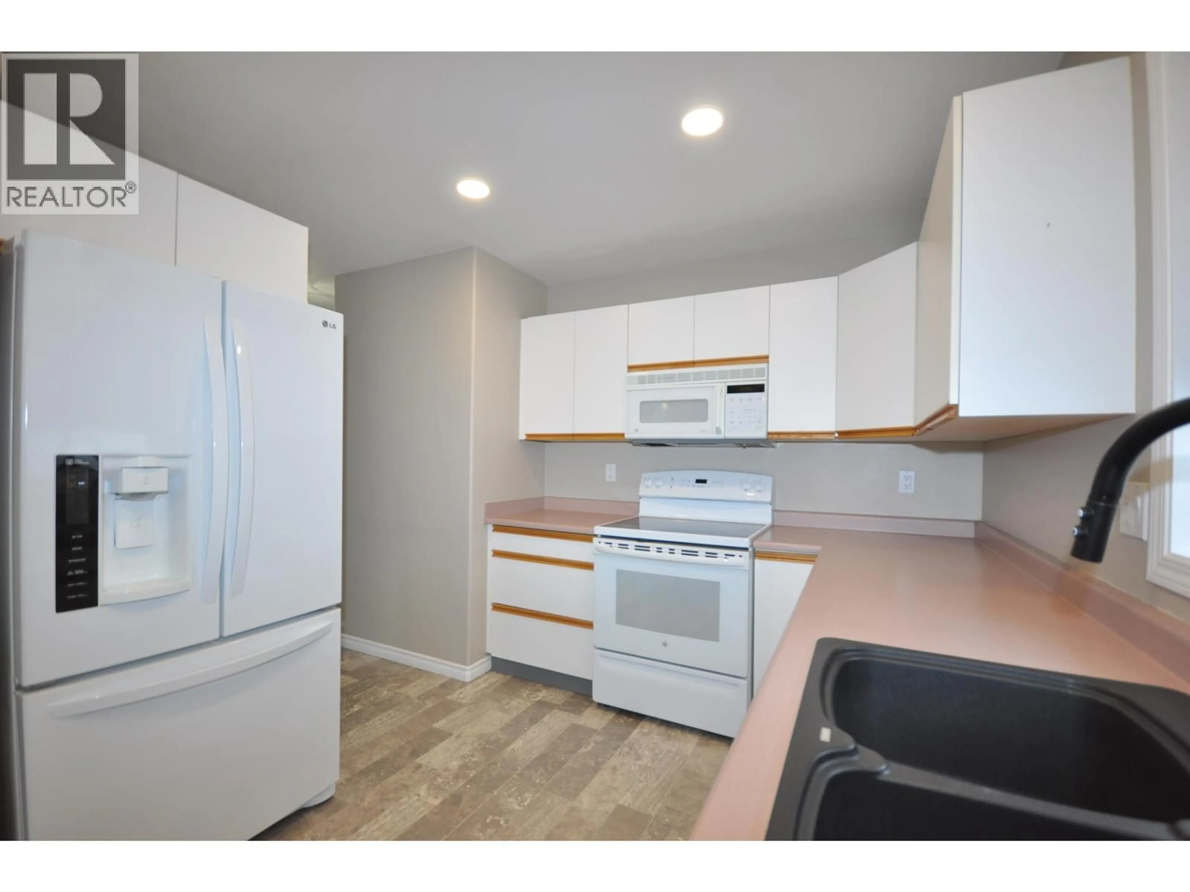 Standard kitchen, unknown for 45 - 500 WOTZKE DRIVE, Williams Lake British Columbia V2G4S9