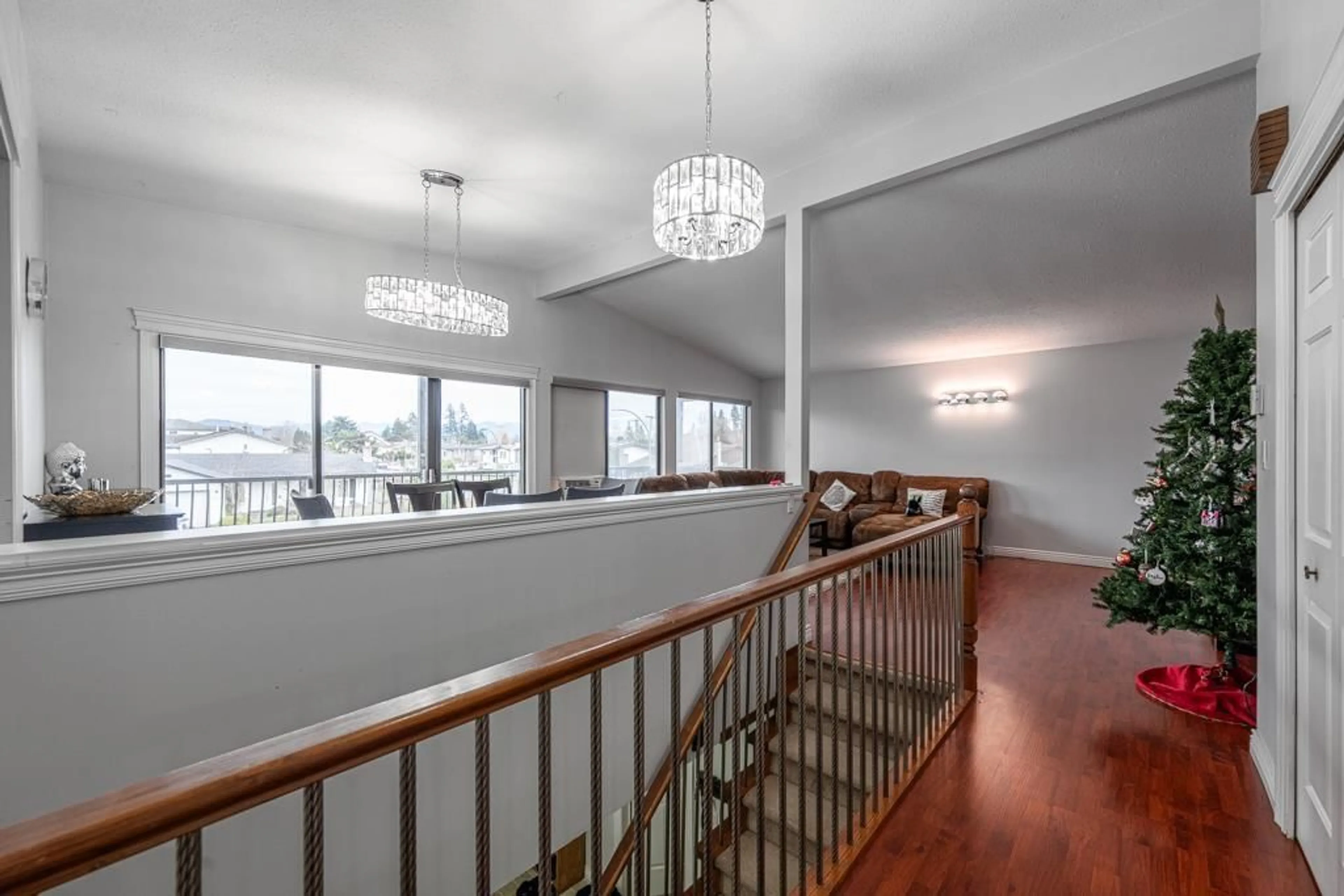 Indoor foyer for 3237 ATWATER CRESCENT, Abbotsford British Columbia V2T4L1