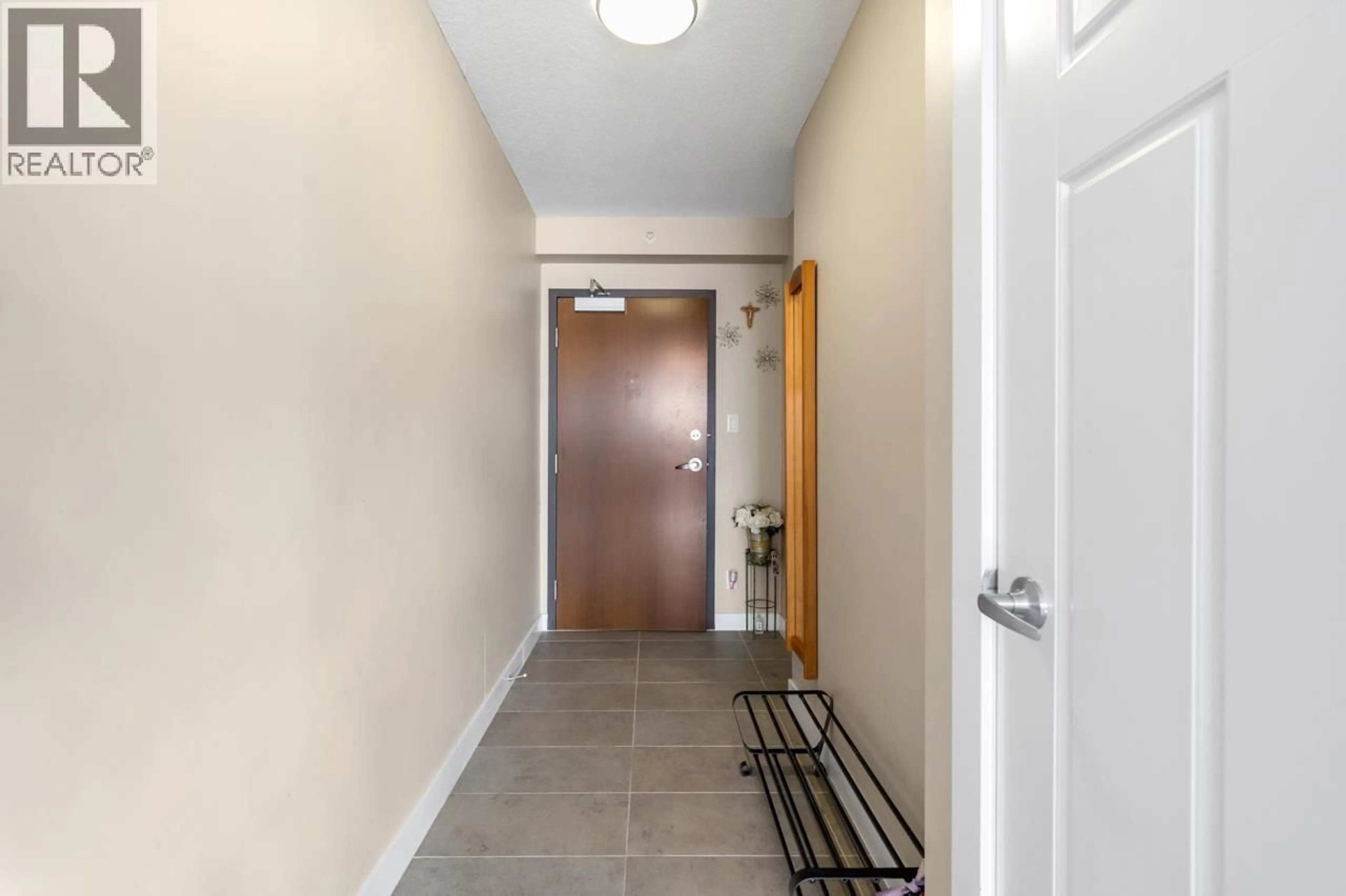 Indoor entryway for 1201 - 2978 GLEN DRIVE, Coquitlam British Columbia V3B0C3