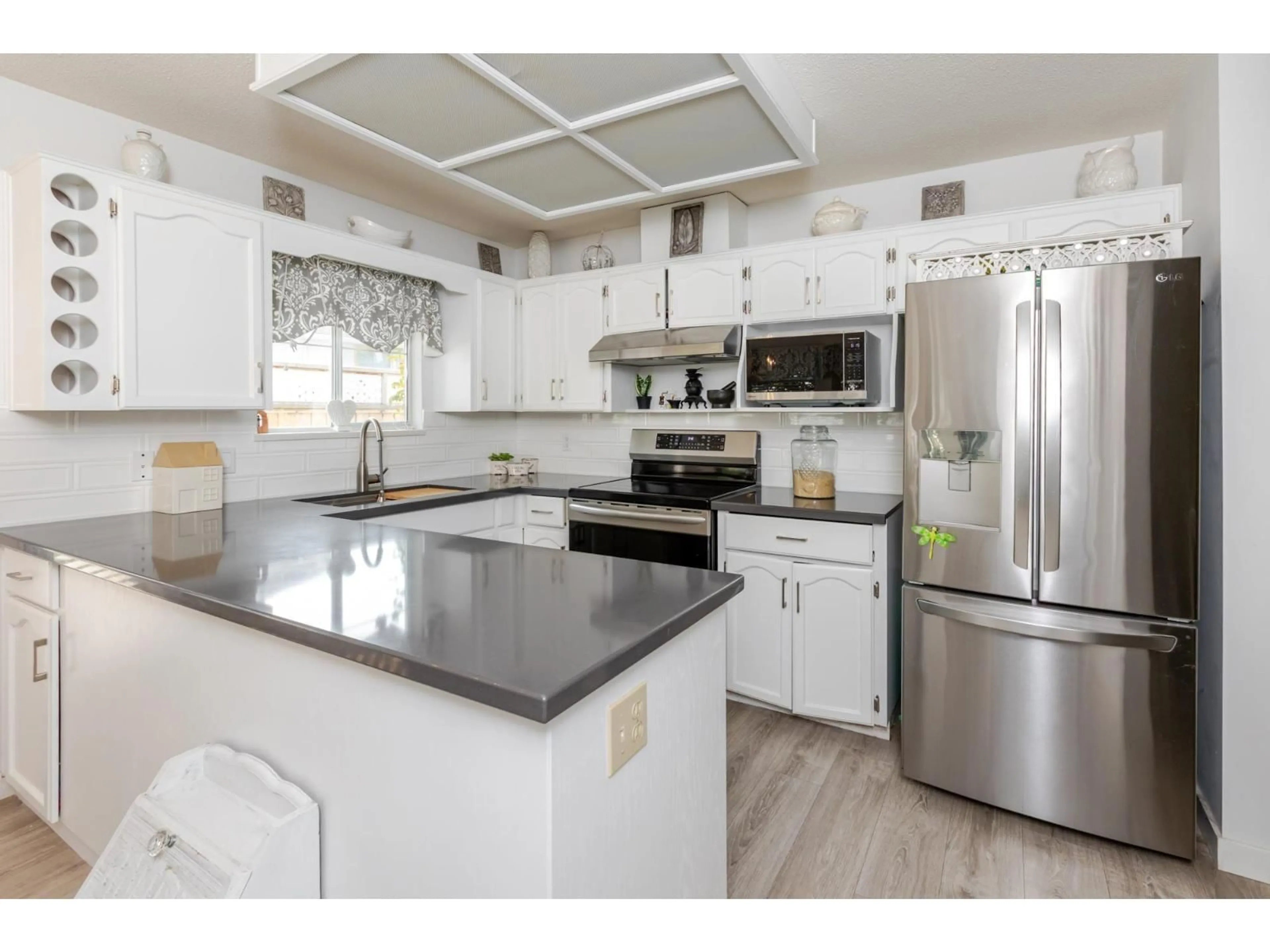 Open concept kitchen, ceramic/tile floor for 83 - 21138 88 AVENUE, Langley British Columbia V1M2G7