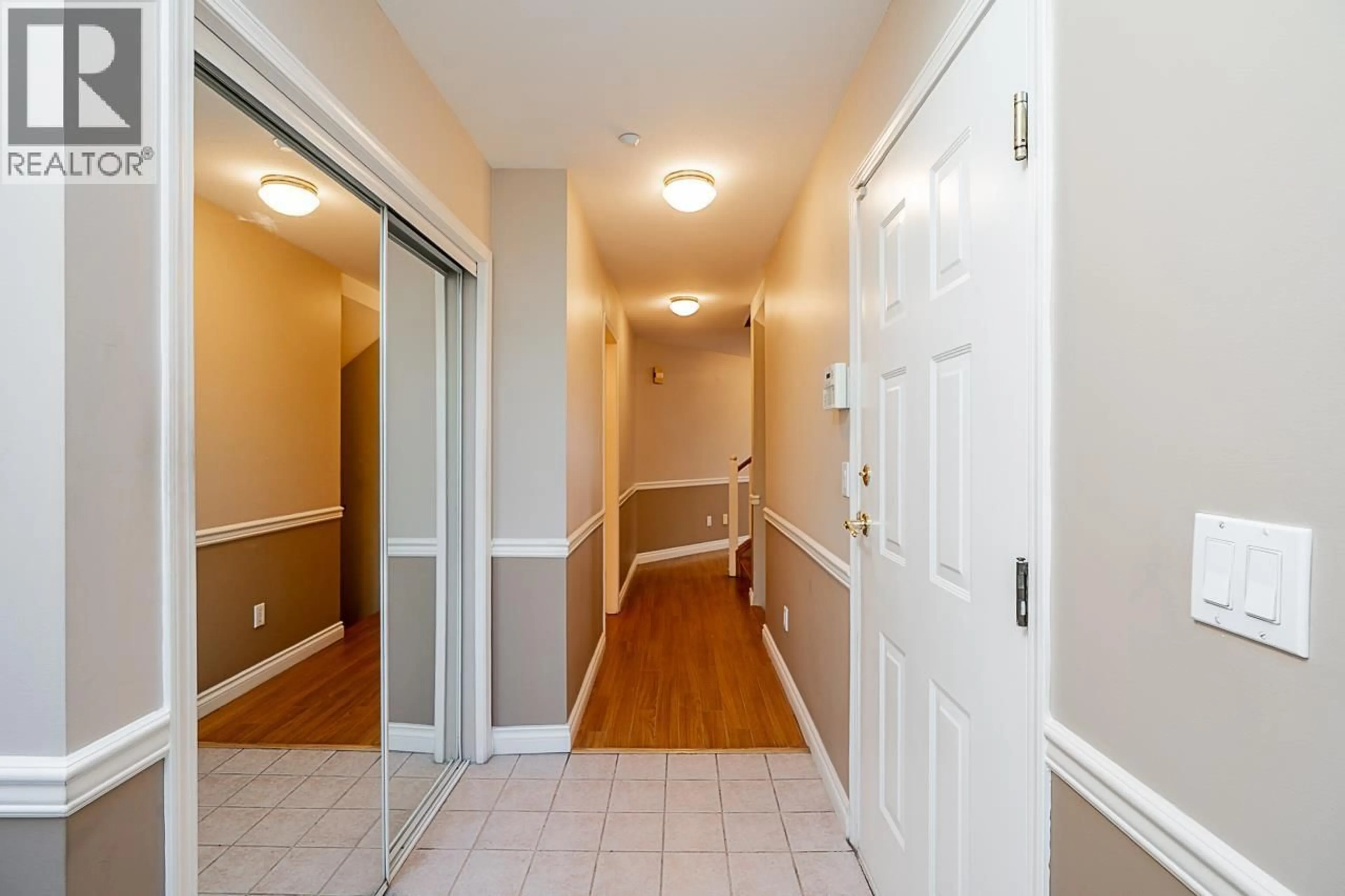 Indoor entryway for 37 - 323 GOVERNORS COURT, New Westminster British Columbia V3L5S6