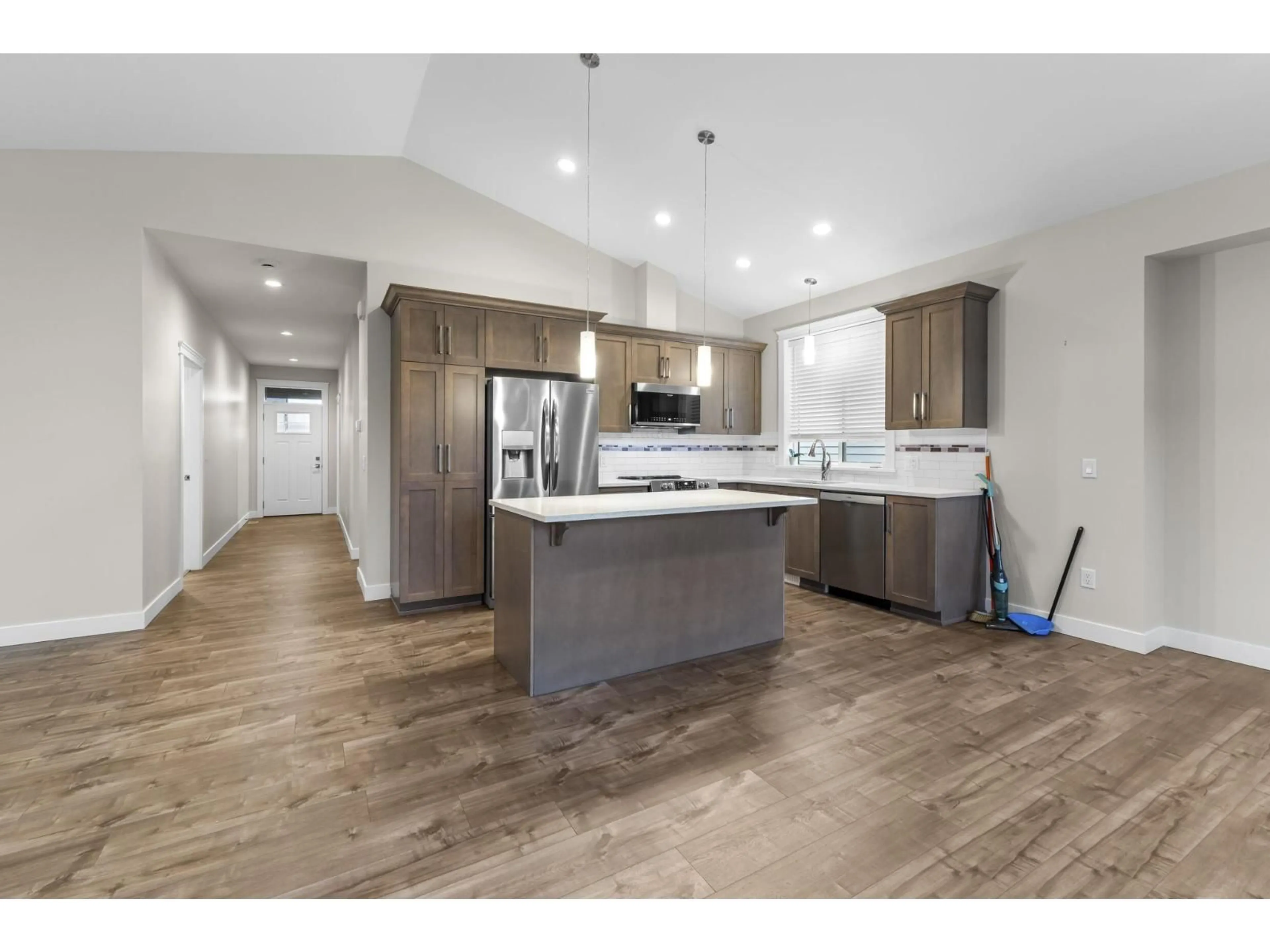 Open concept kitchen, wood/laminate floor for 36 - 6211 CHILLIWACK RIVER ROAD, Chilliwack British Columbia V2R6A7