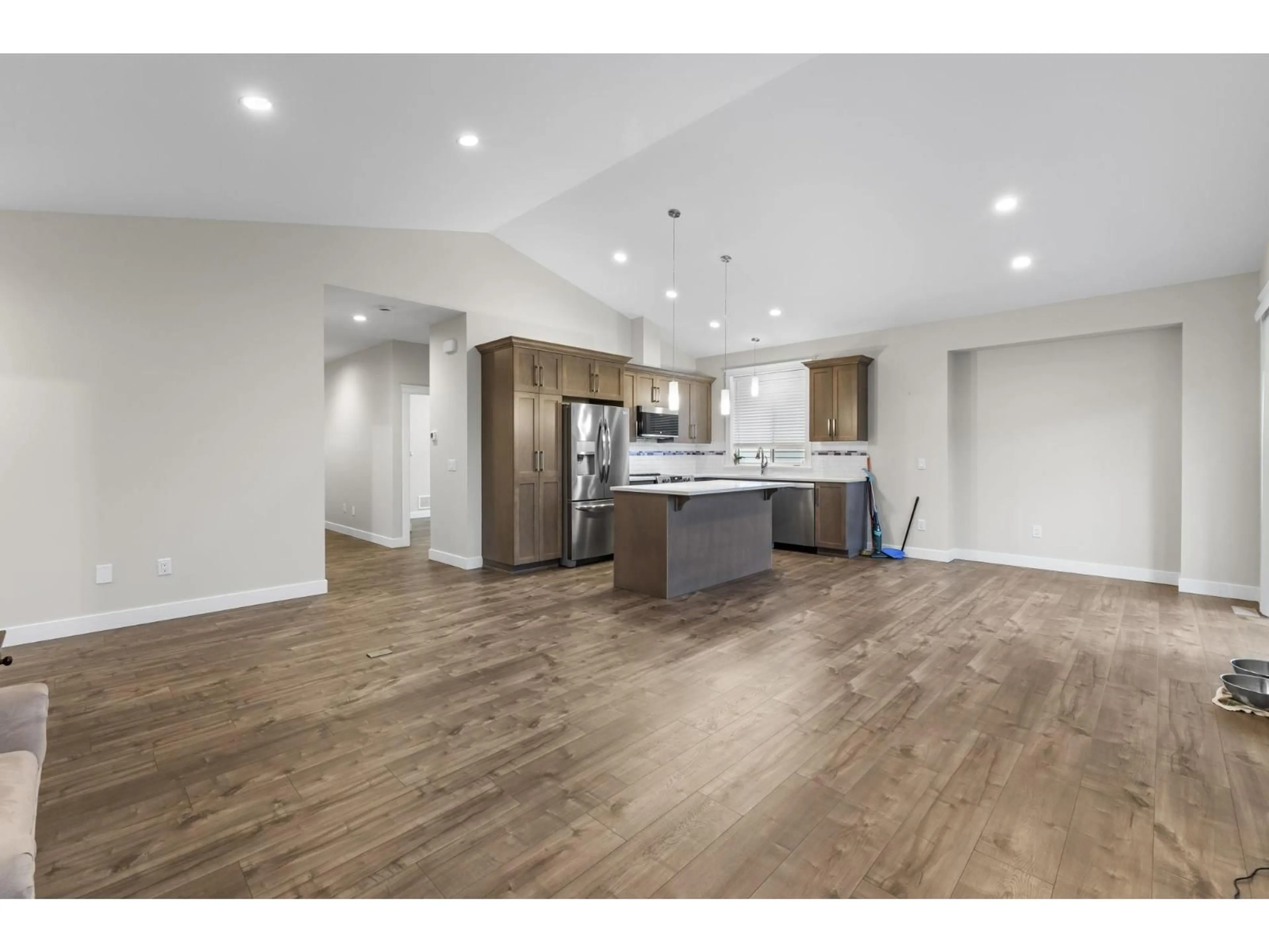Open concept kitchen, wood/laminate floor for 36 - 6211 CHILLIWACK RIVER ROAD, Chilliwack British Columbia V2R6A7
