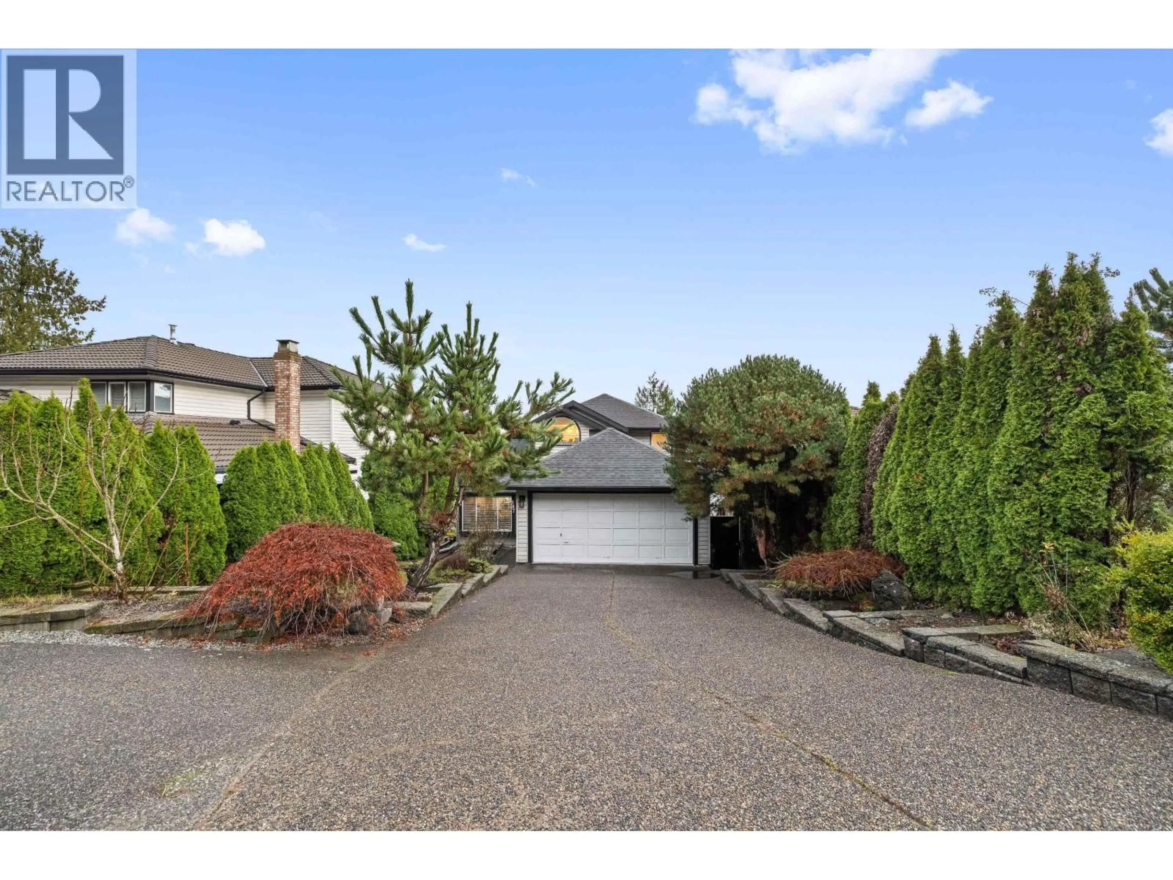 A pic from outside/outdoor area/front of a property/back of a property/a pic from drone, street for 187 WARRICK STREET, Coquitlam British Columbia V3K6C1