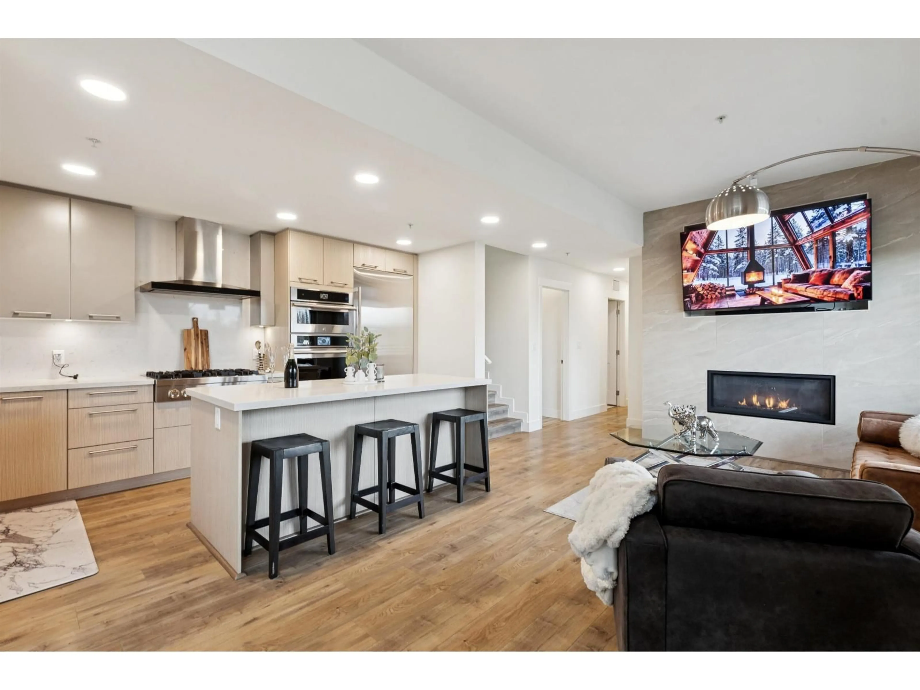 Open concept kitchen, wood/laminate floor for 501 - 14022 NORTH BLUFF ROAD, Surrey British Columbia V4B0B7