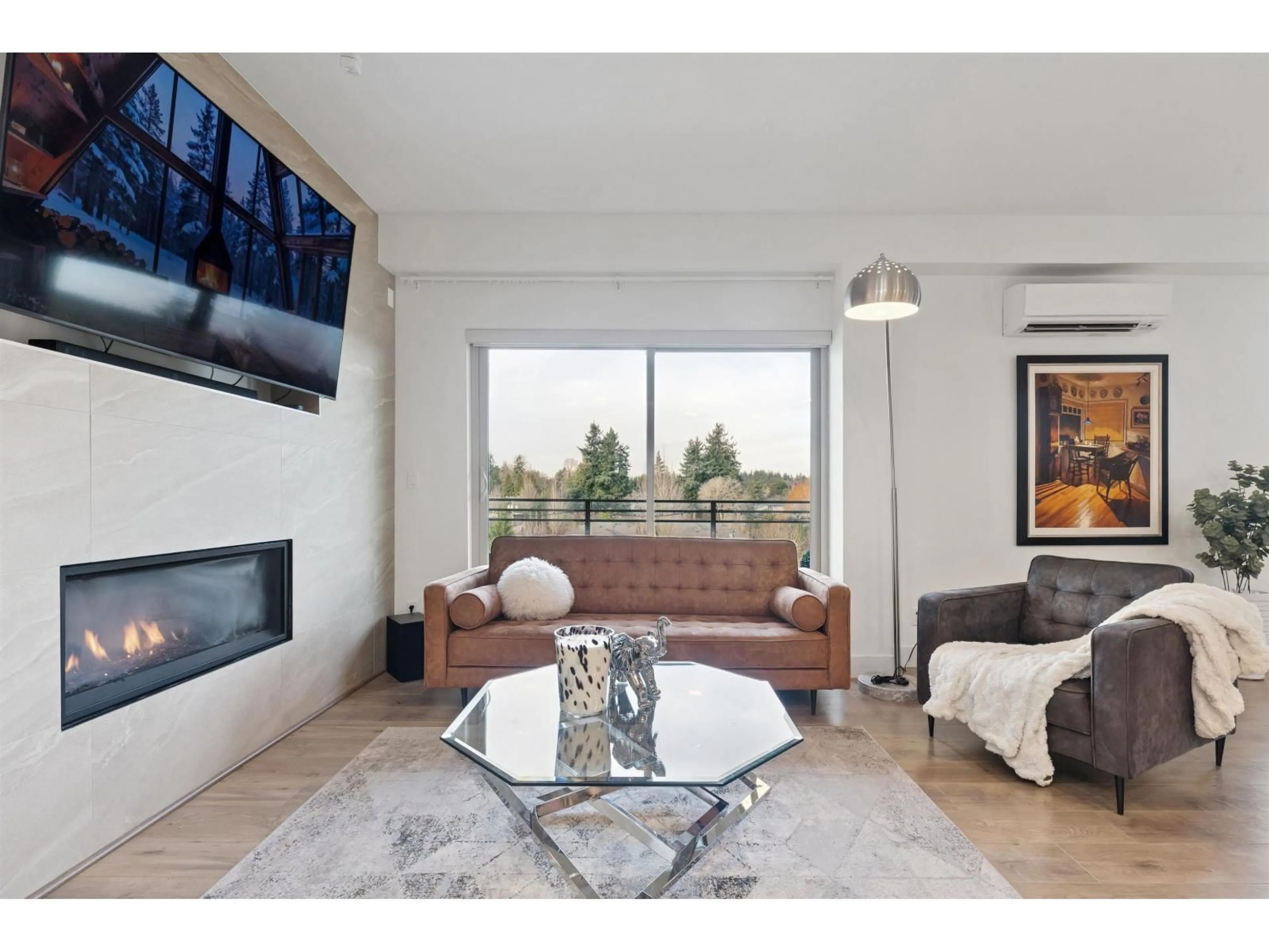 Living room with furniture, unknown for 501 - 14022 NORTH BLUFF ROAD, Surrey British Columbia V4B0B7