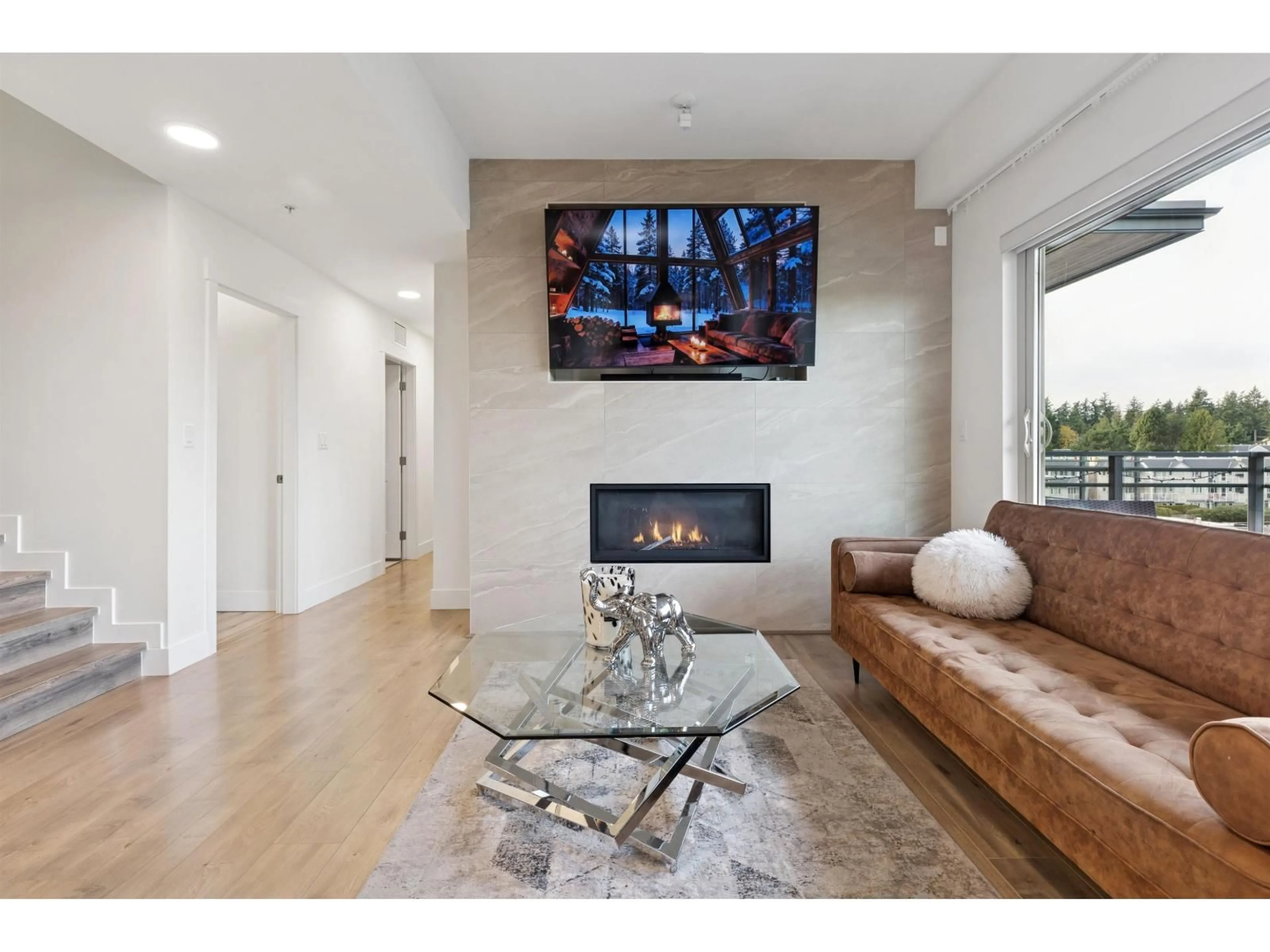 Home theater for 501 - 14022 NORTH BLUFF ROAD, Surrey British Columbia V4B0B7