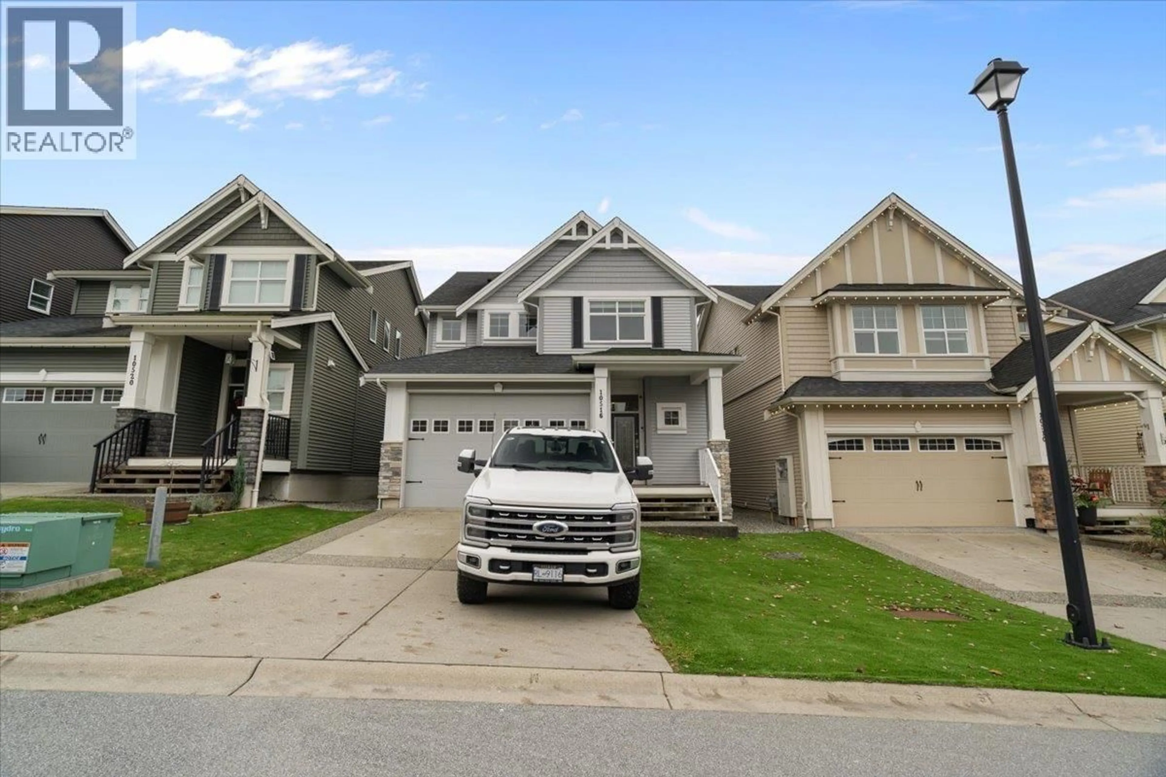 Home with vinyl exterior material, street for 10516 ROBERTSON STREET, Maple Ridge British Columbia V2W0H8