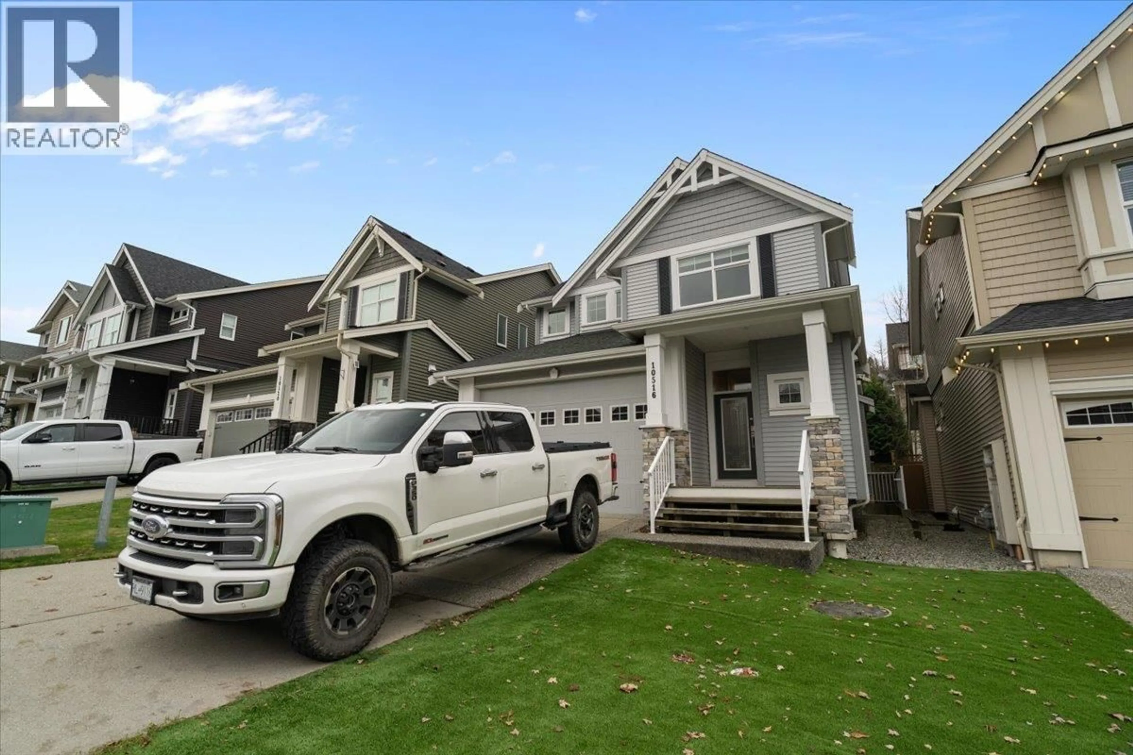 Home with vinyl exterior material, street for 10516 ROBERTSON STREET, Maple Ridge British Columbia V2W0H8
