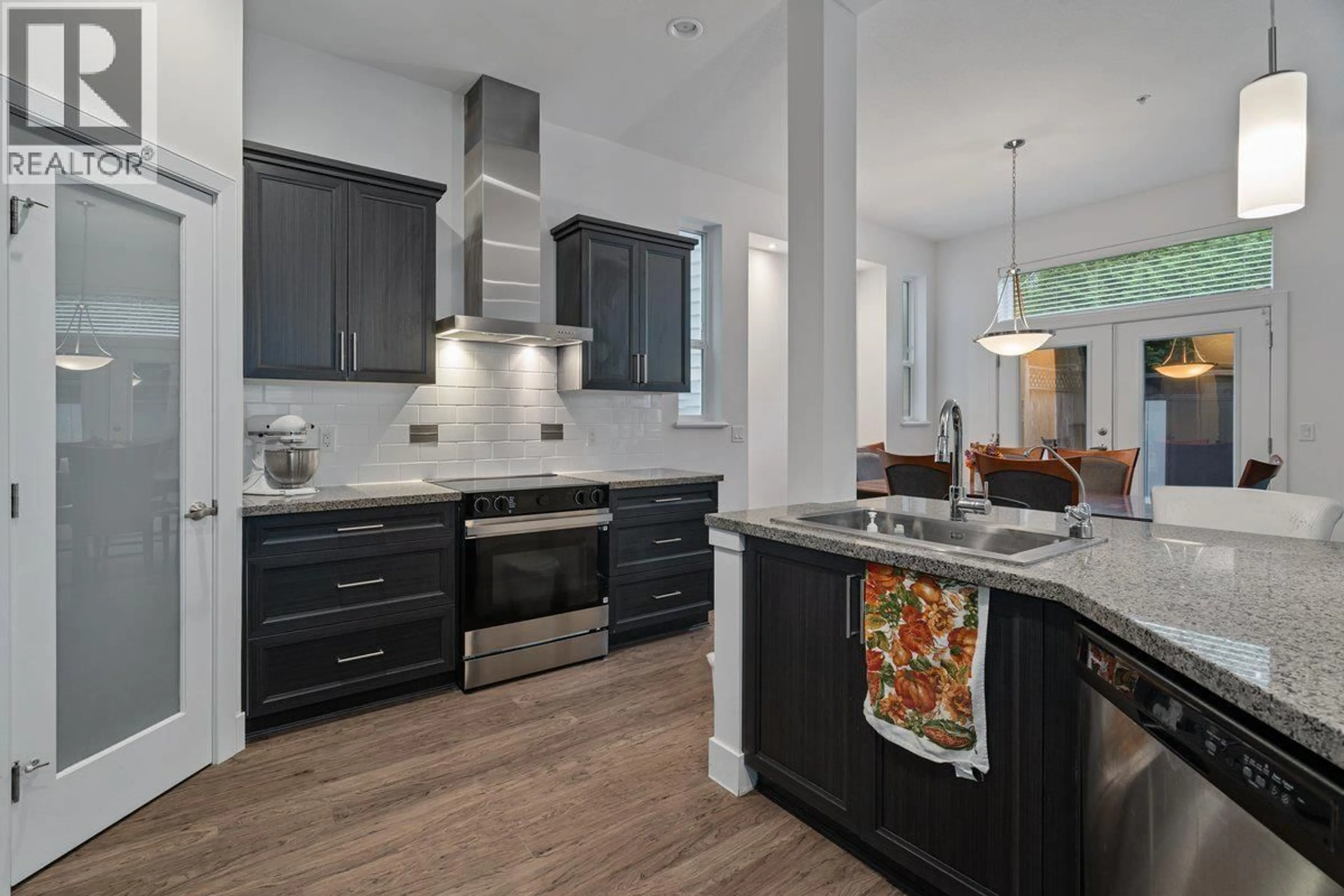 Open concept kitchen, ceramic/tile floor for 10516 ROBERTSON STREET, Maple Ridge British Columbia V2W0H8