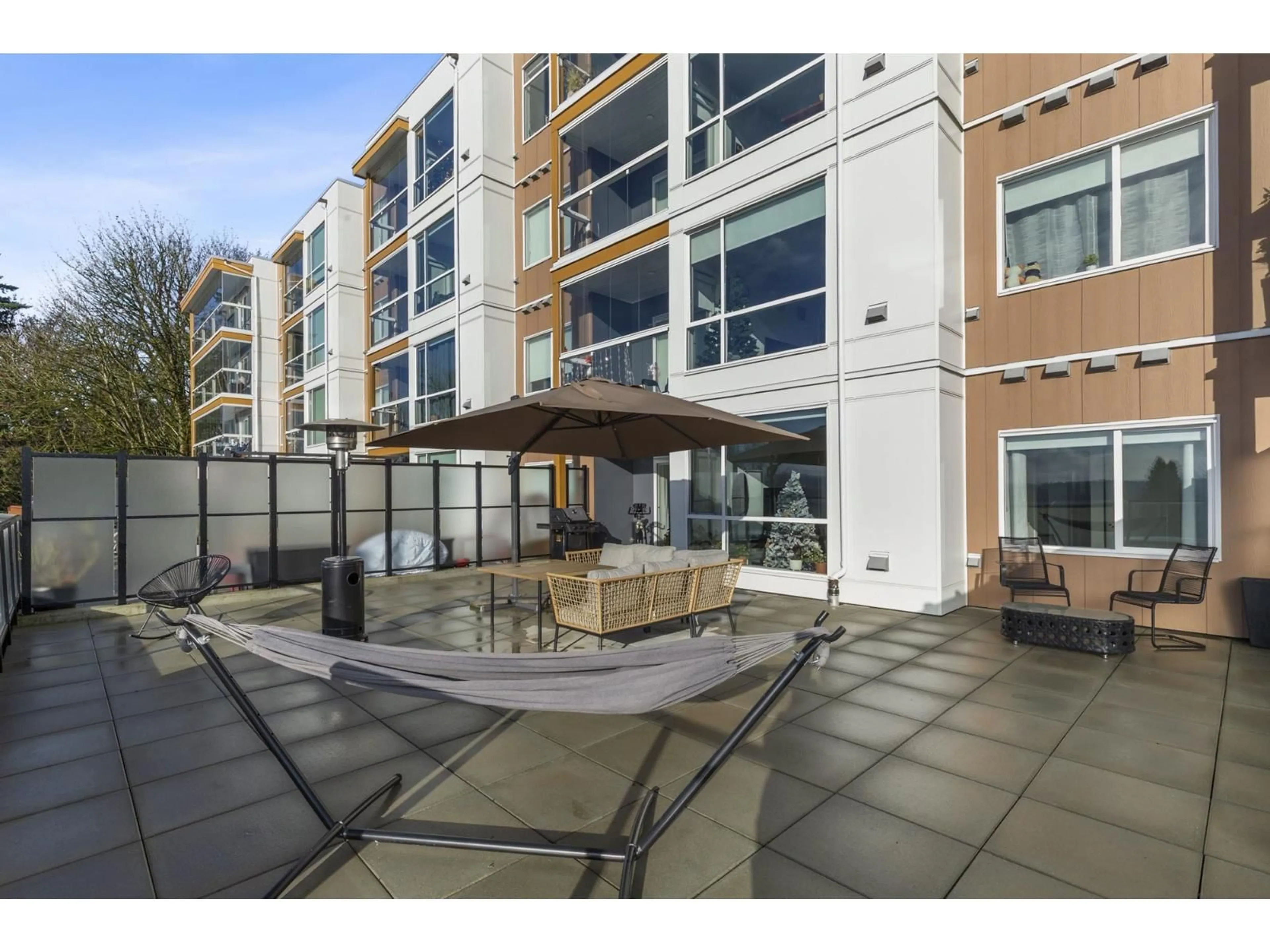 Patio, building for 105 - 31900 RAVEN AVENUE, Mission British Columbia V2V0H5