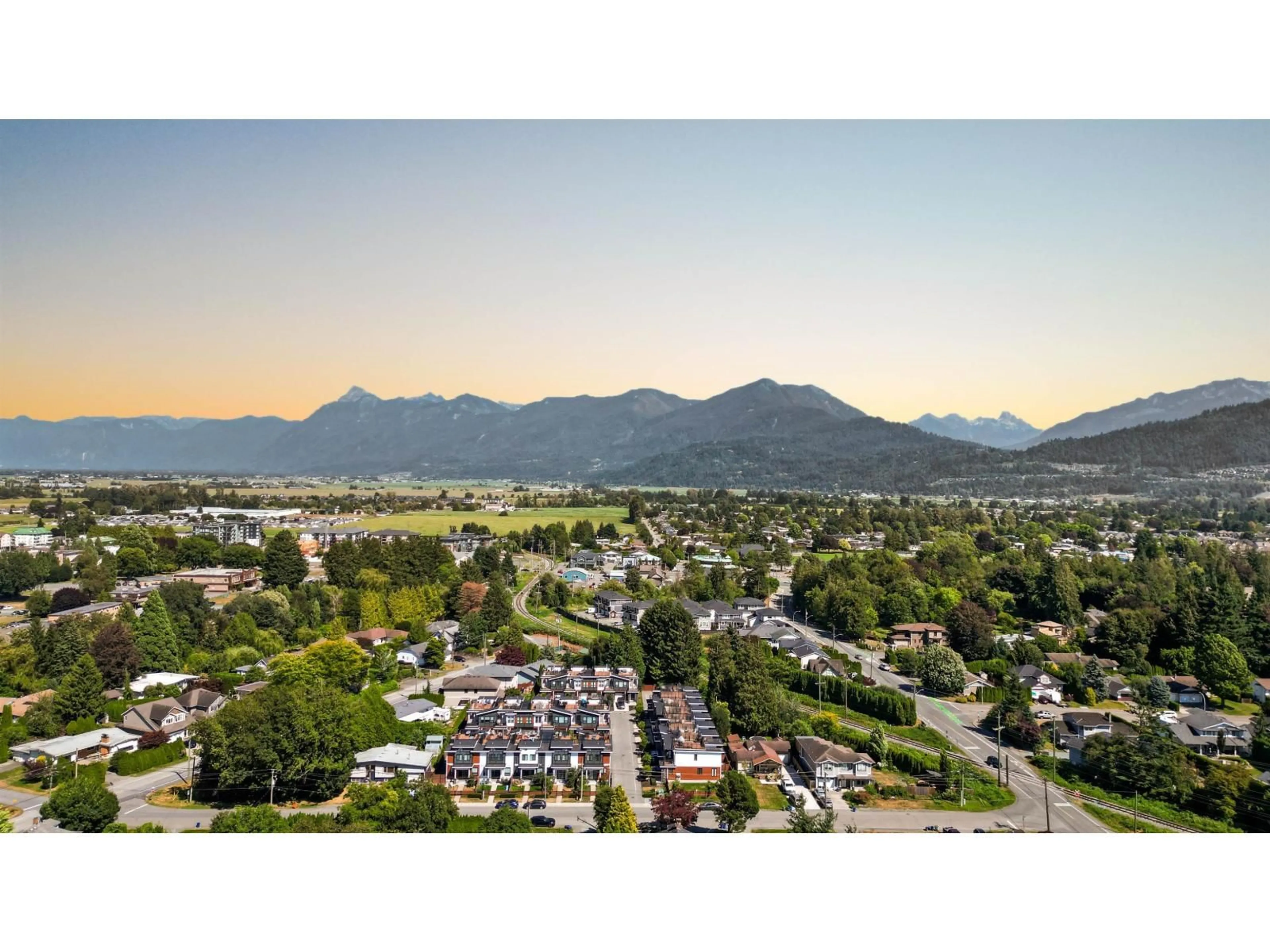 A pic from outside/outdoor area/front of a property/back of a property/a pic from drone, mountain view for 7143 ELWOOD DRIVE, Chilliwack British Columbia V2R1G8