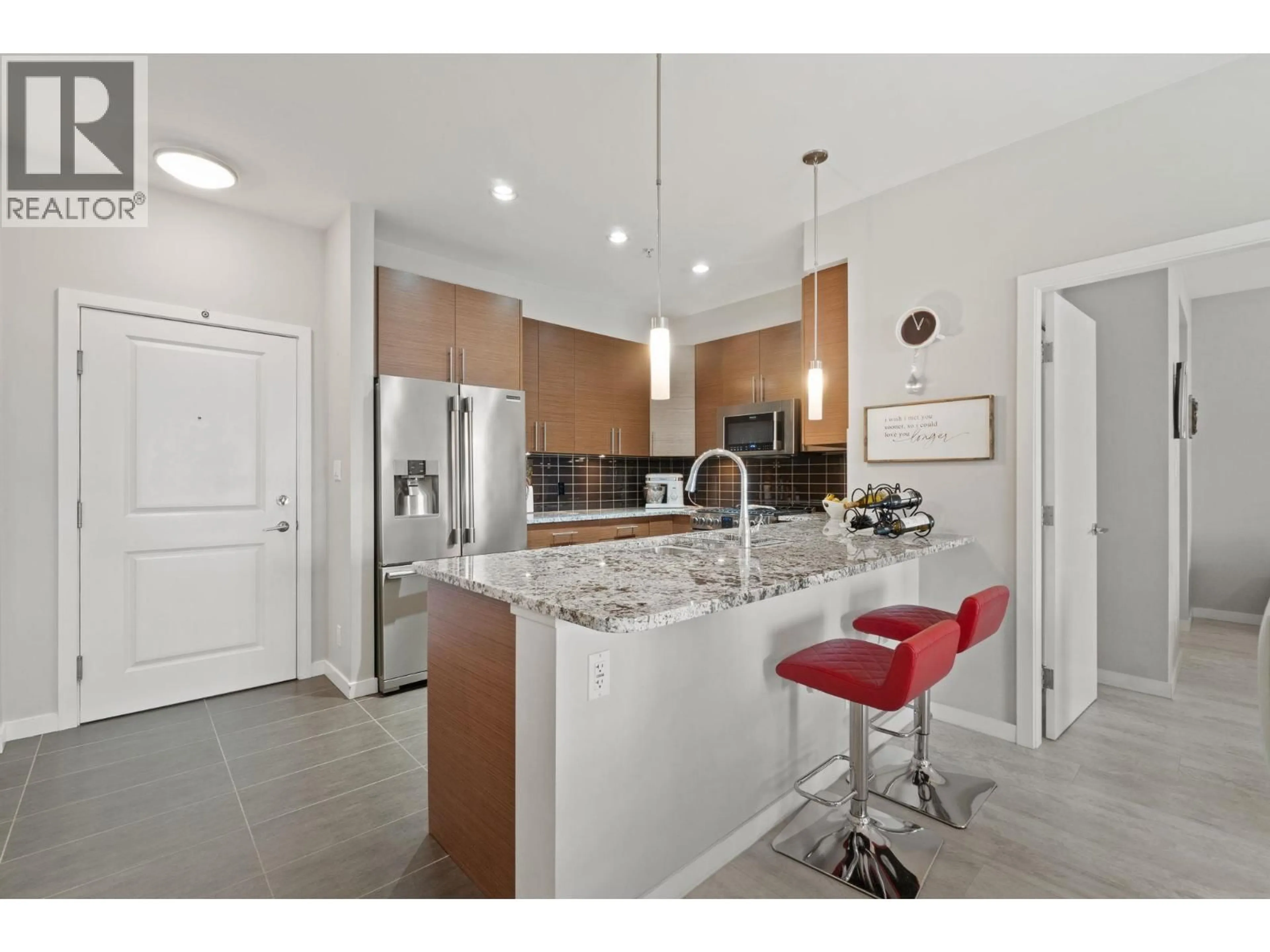 Open concept kitchen, ceramic/tile floor for 303 - 288 HAMPTON STREET, New Westminster British Columbia V3M5L9