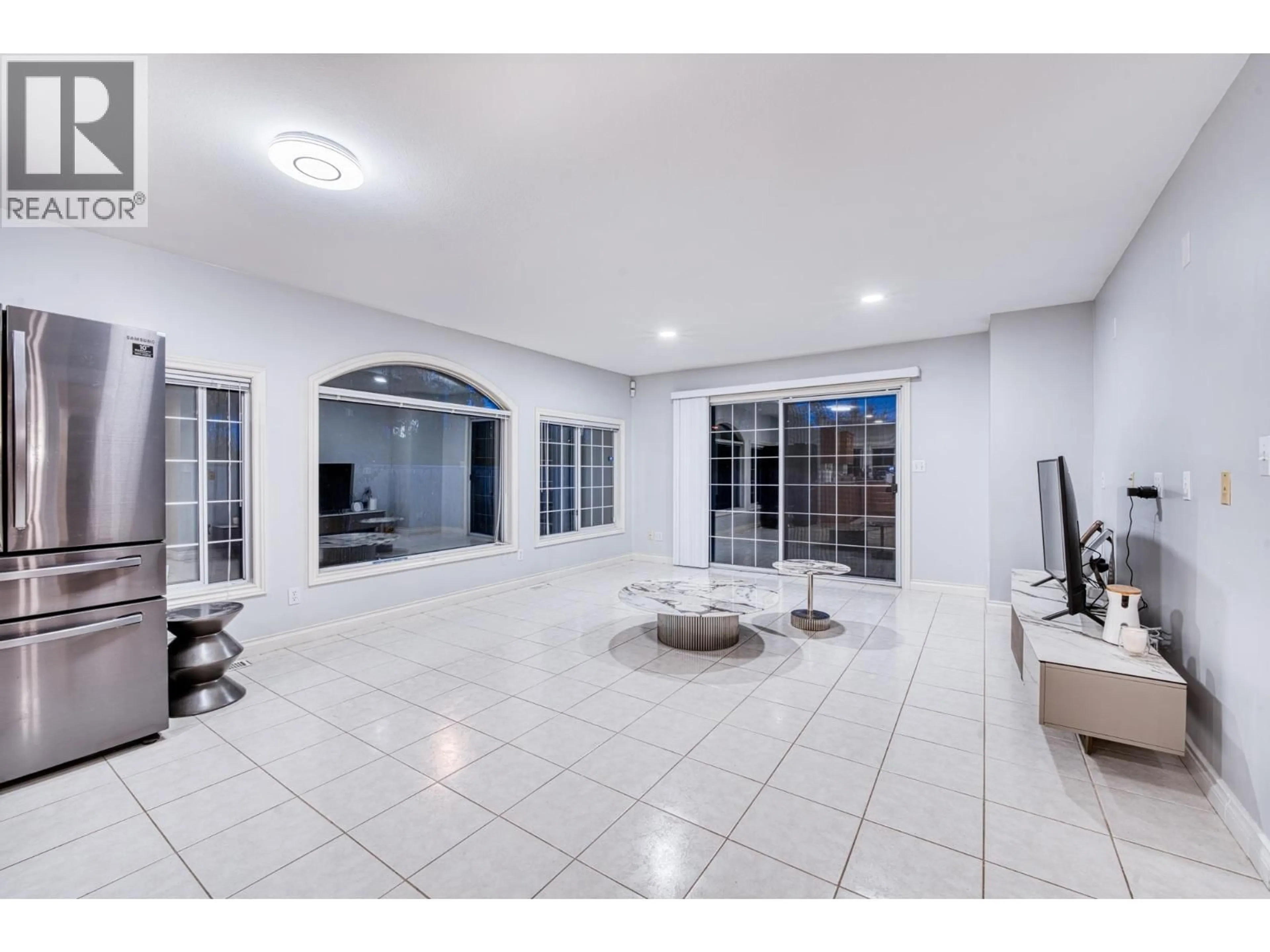 Indoor foyer for 5660 STEFANKO PLACE, Richmond British Columbia V7E5G2