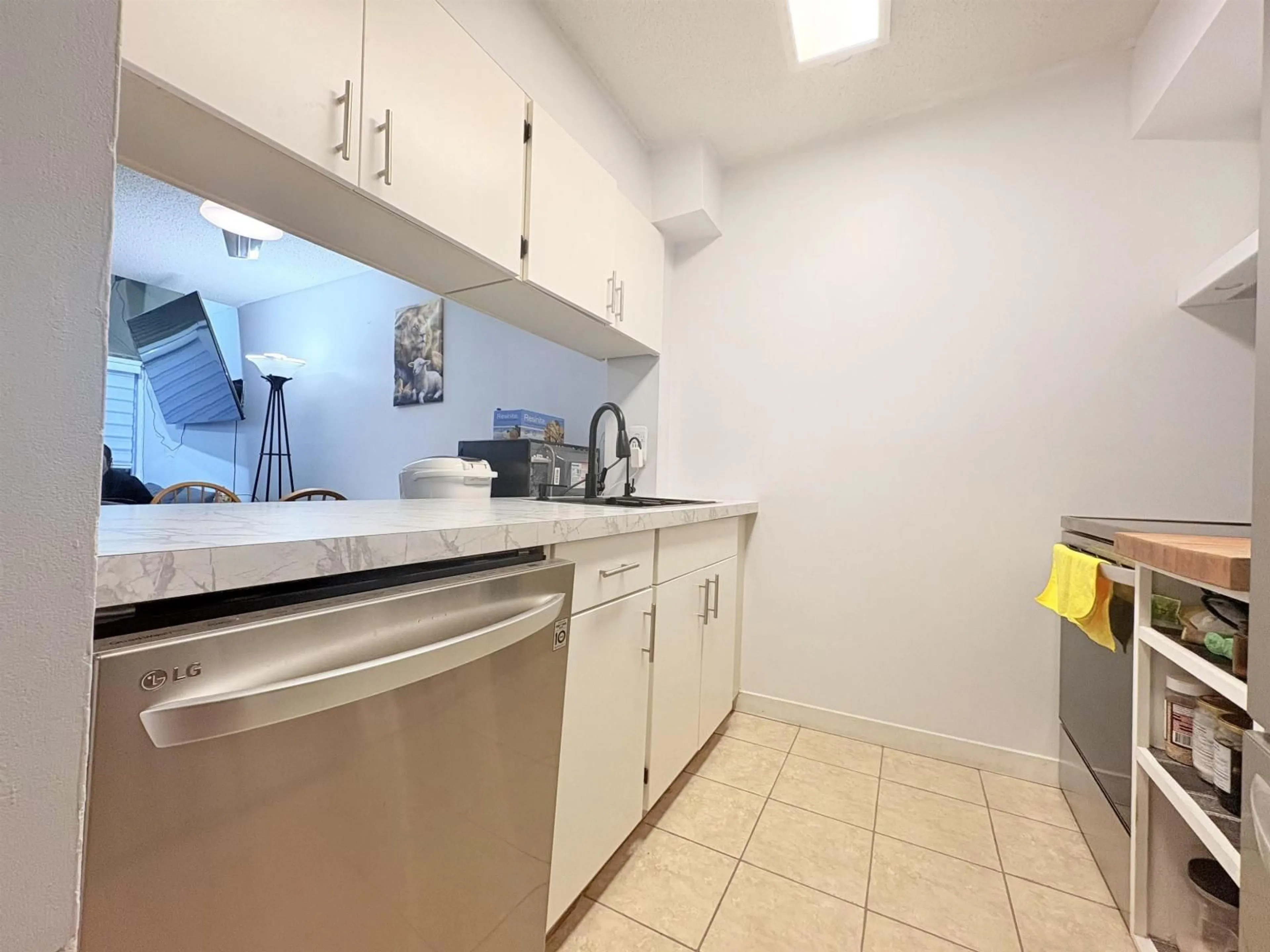 Standard kitchen, unknown for 84 - 17714 60 AVENUE, Surrey British Columbia V3S1V2