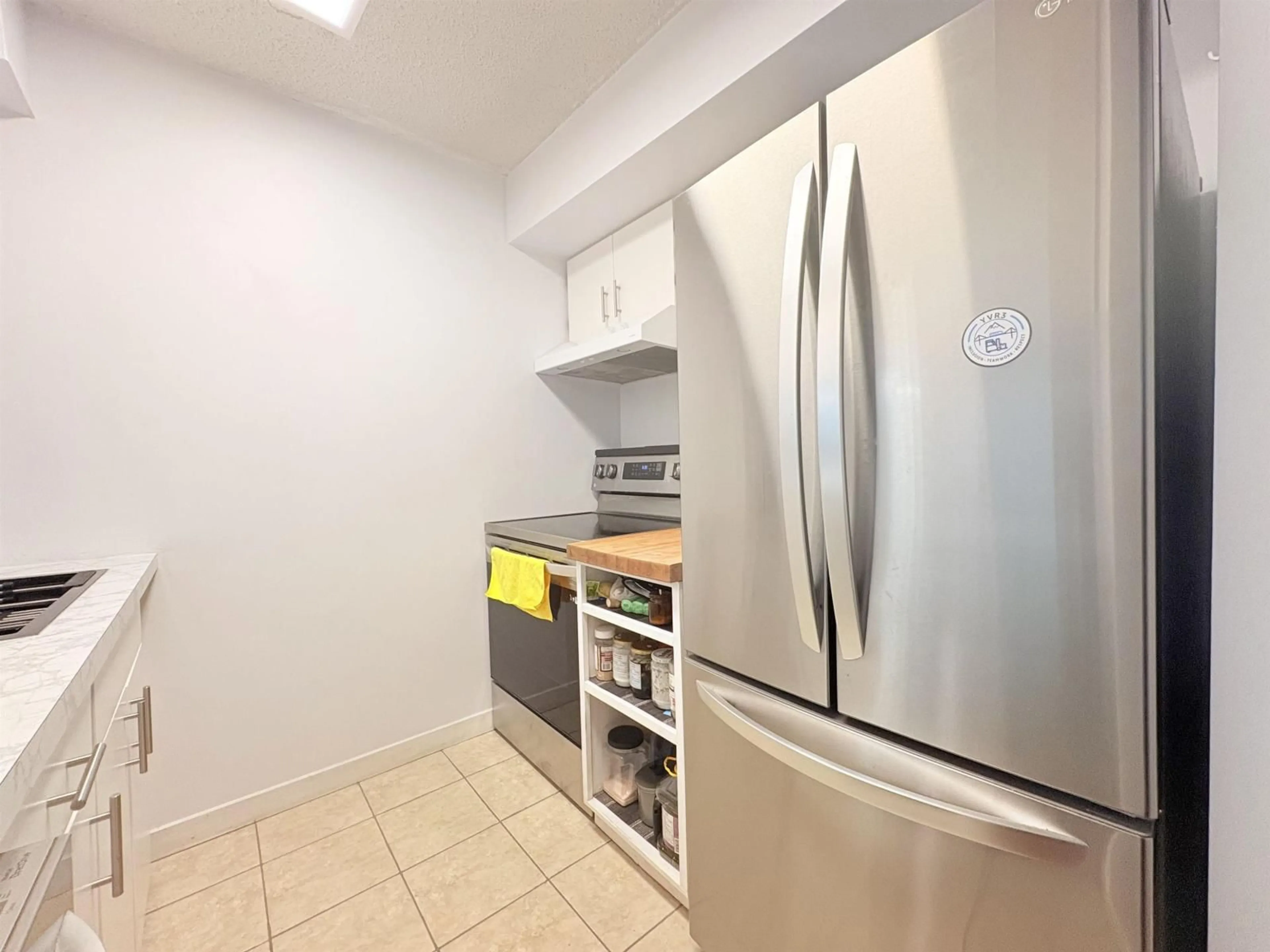 Standard kitchen, unknown for 84 - 17714 60 AVENUE, Surrey British Columbia V3S1V2