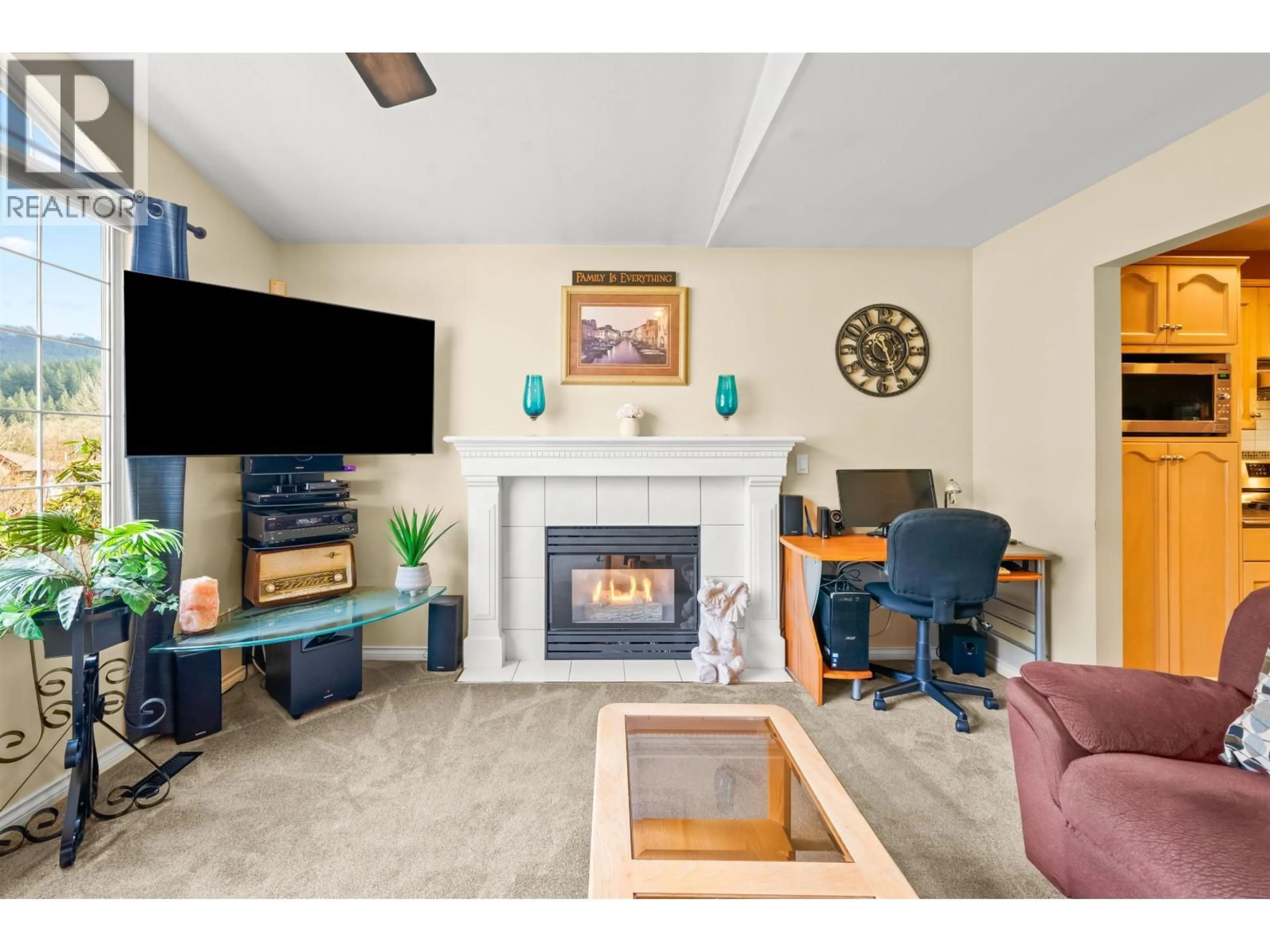 Living room with furniture, unknown for 3302 ROBSON DRIVE, Coquitlam British Columbia V3E2X8