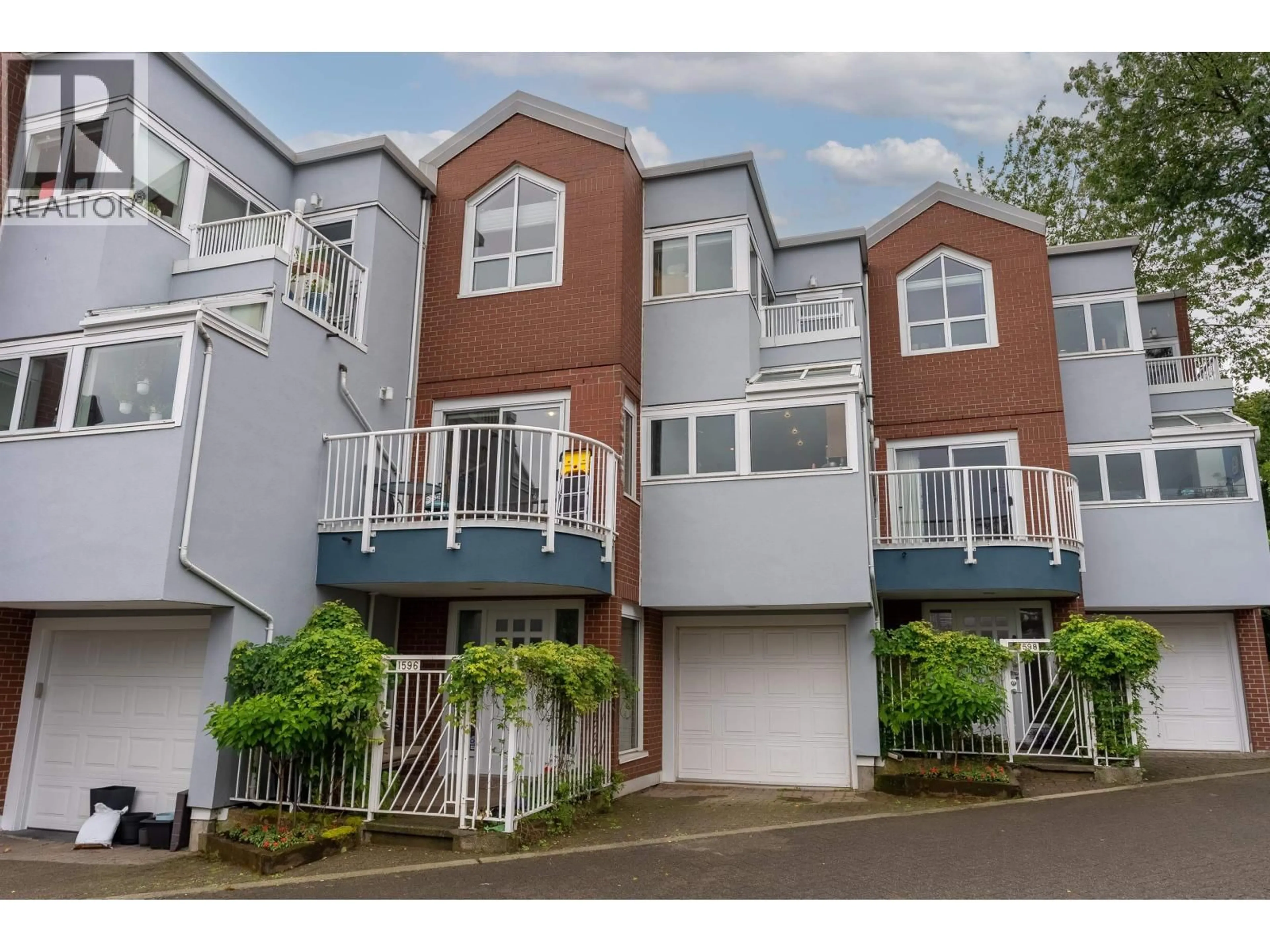 A pic from outside/outdoor area/front of a property/back of a property/a pic from drone, street for 1596 ISLAND PARK WALK, Vancouver British Columbia V6J0G9