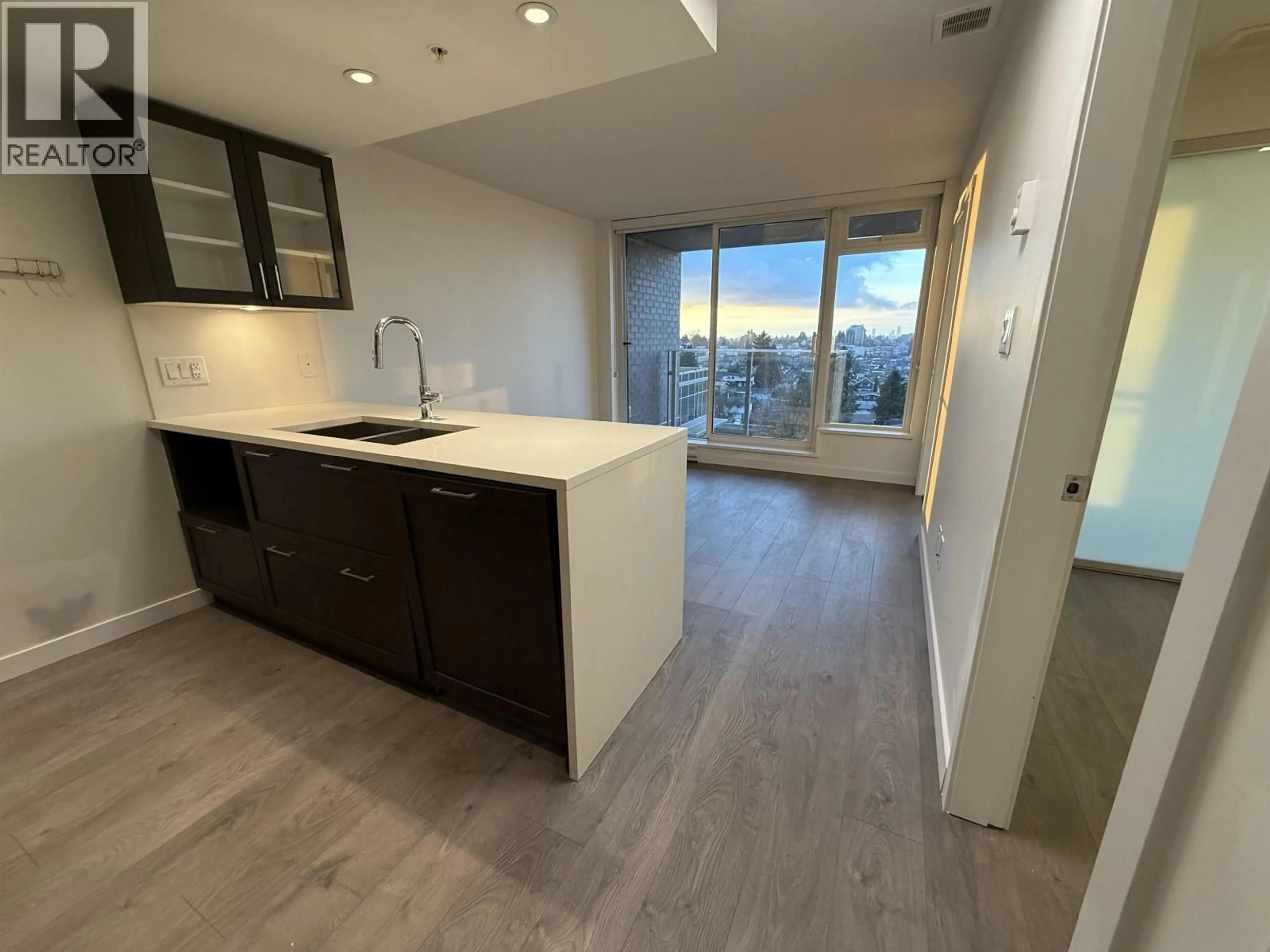 Open concept kitchen, unknown for 907 - 5665 BOUNDARY ROAD, Vancouver British Columbia V5R2P9