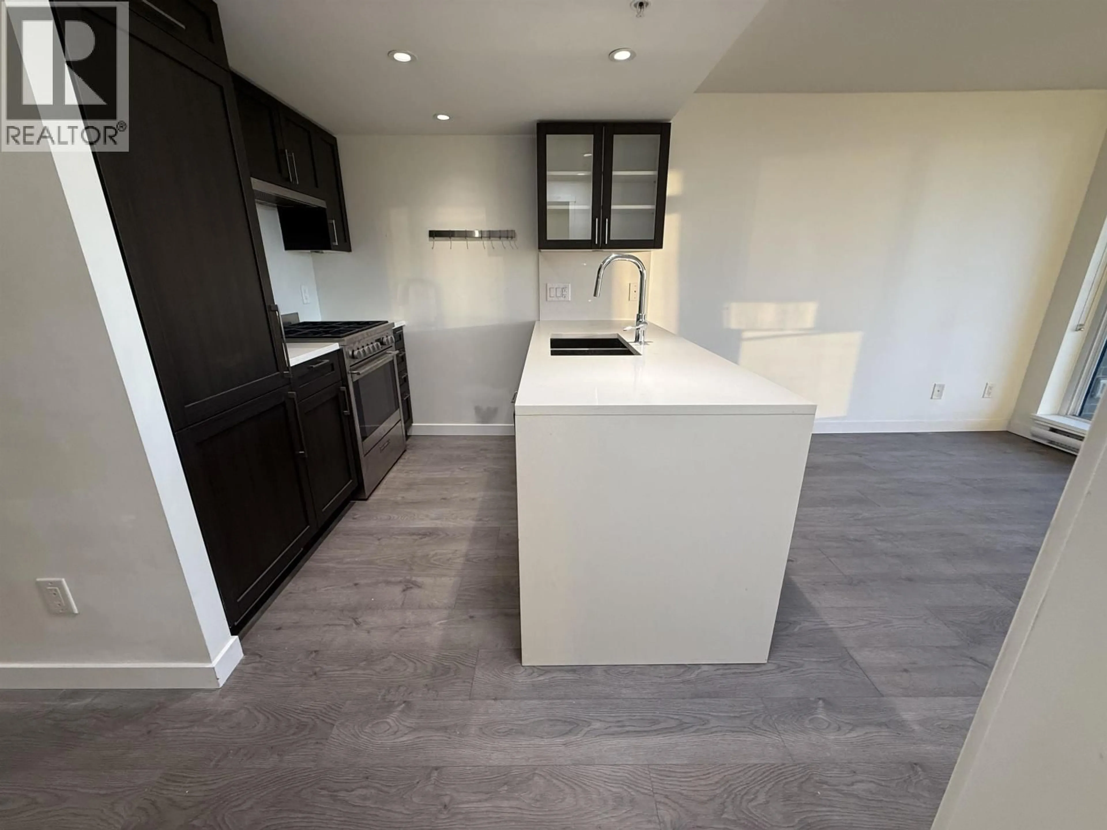 Open concept kitchen, unknown for 907 - 5665 BOUNDARY ROAD, Vancouver British Columbia V5R2P9