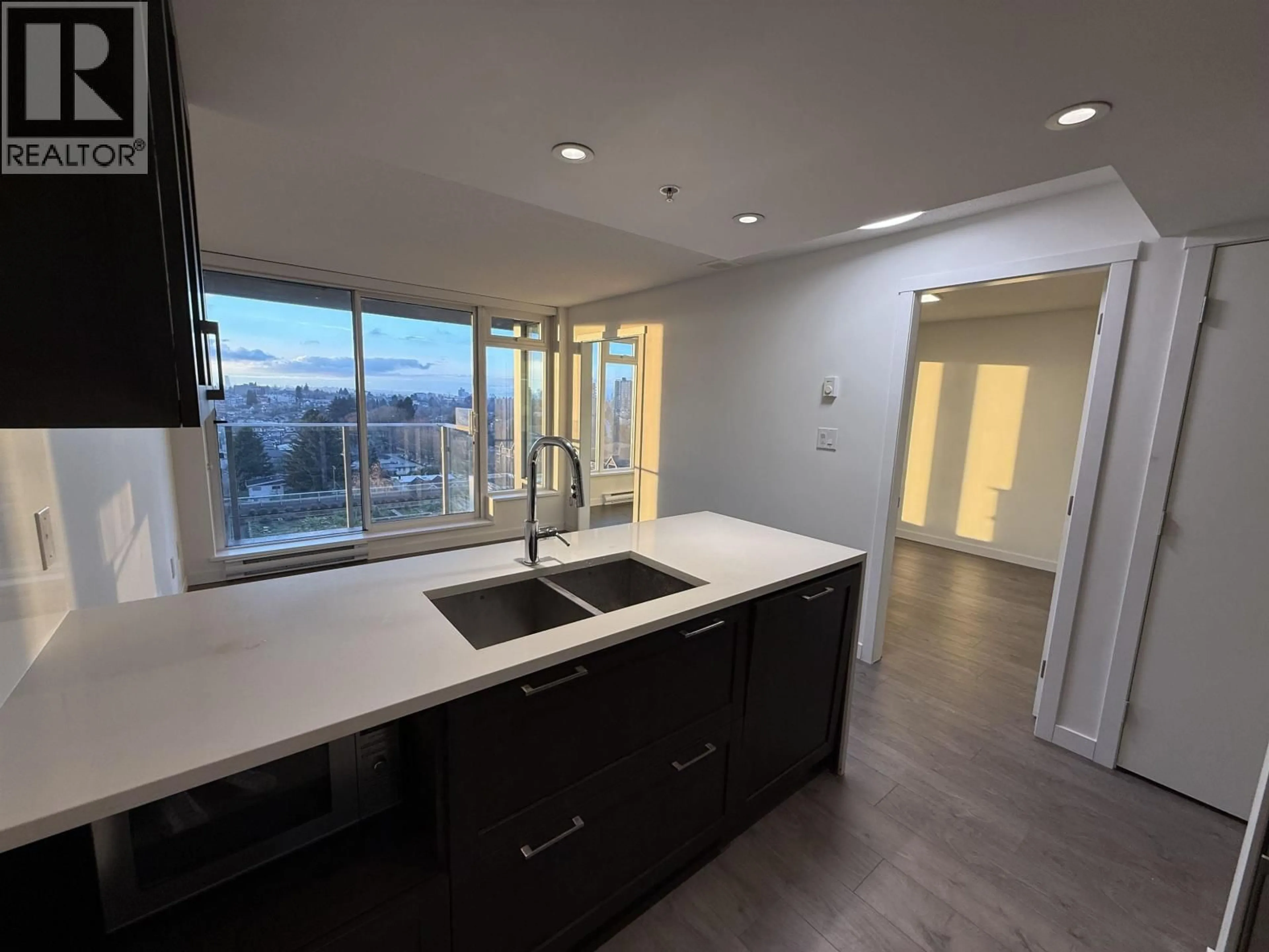 Open concept kitchen, unknown for 907 - 5665 BOUNDARY ROAD, Vancouver British Columbia V5R2P9