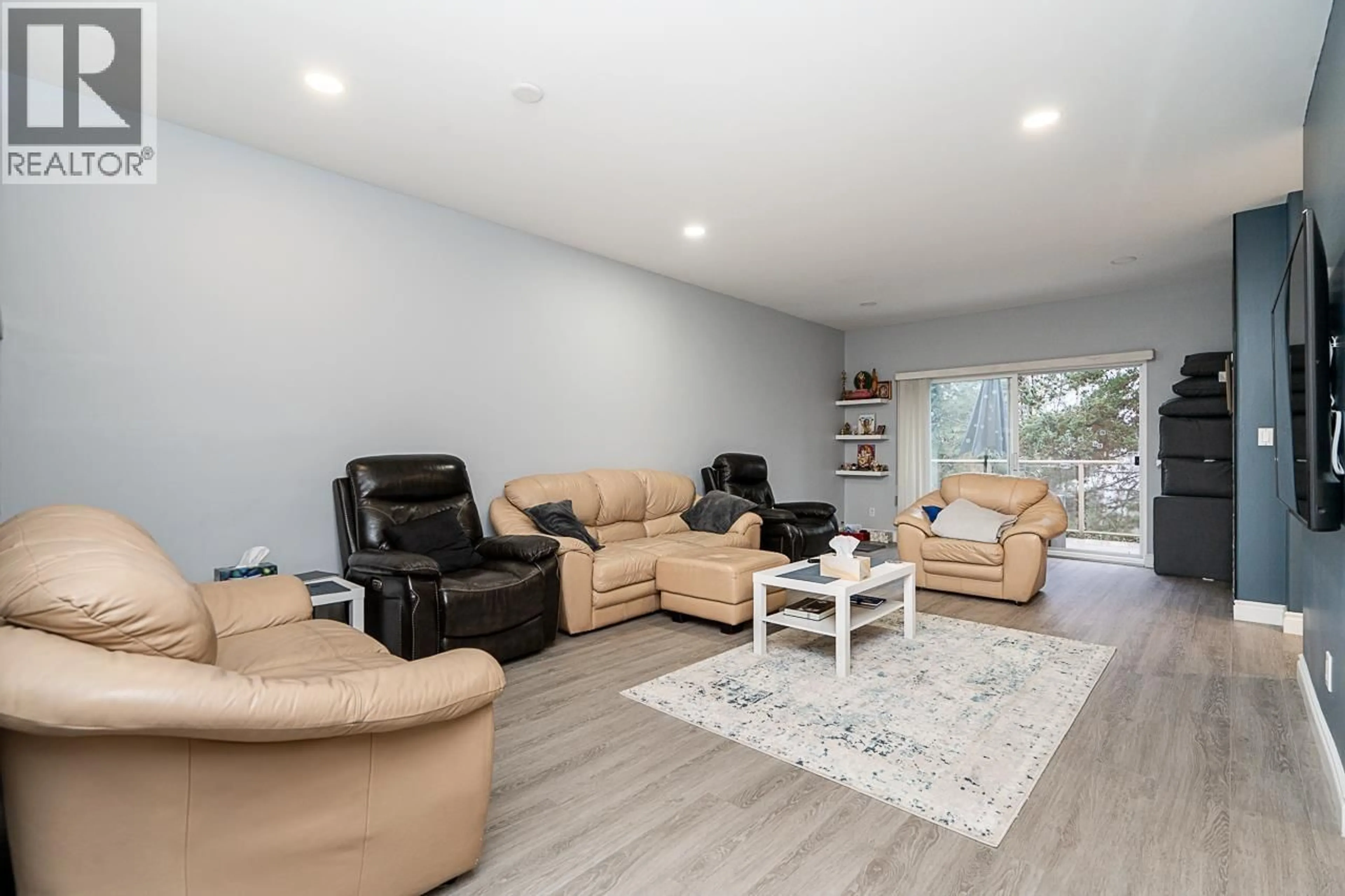 Living room with furniture, wood/laminate floor for 88 - 2979 PANORAMA DRIVE, Coquitlam British Columbia V3E2W8
