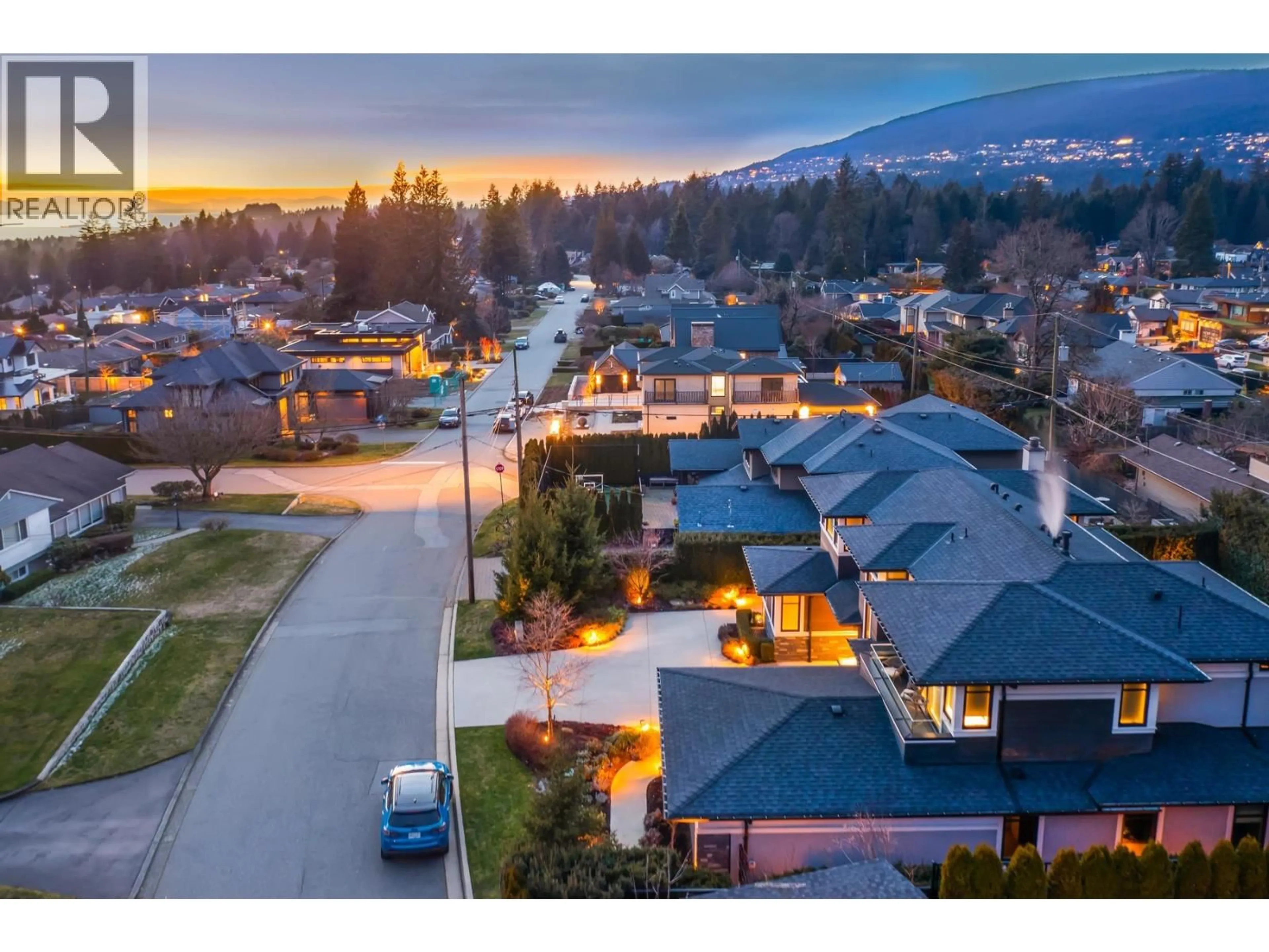 A pic from outside/outdoor area/front of a property/back of a property/a pic from drone, mountain view for 4090 SUNNYCREST DRIVE, North Vancouver British Columbia V7R3E5
