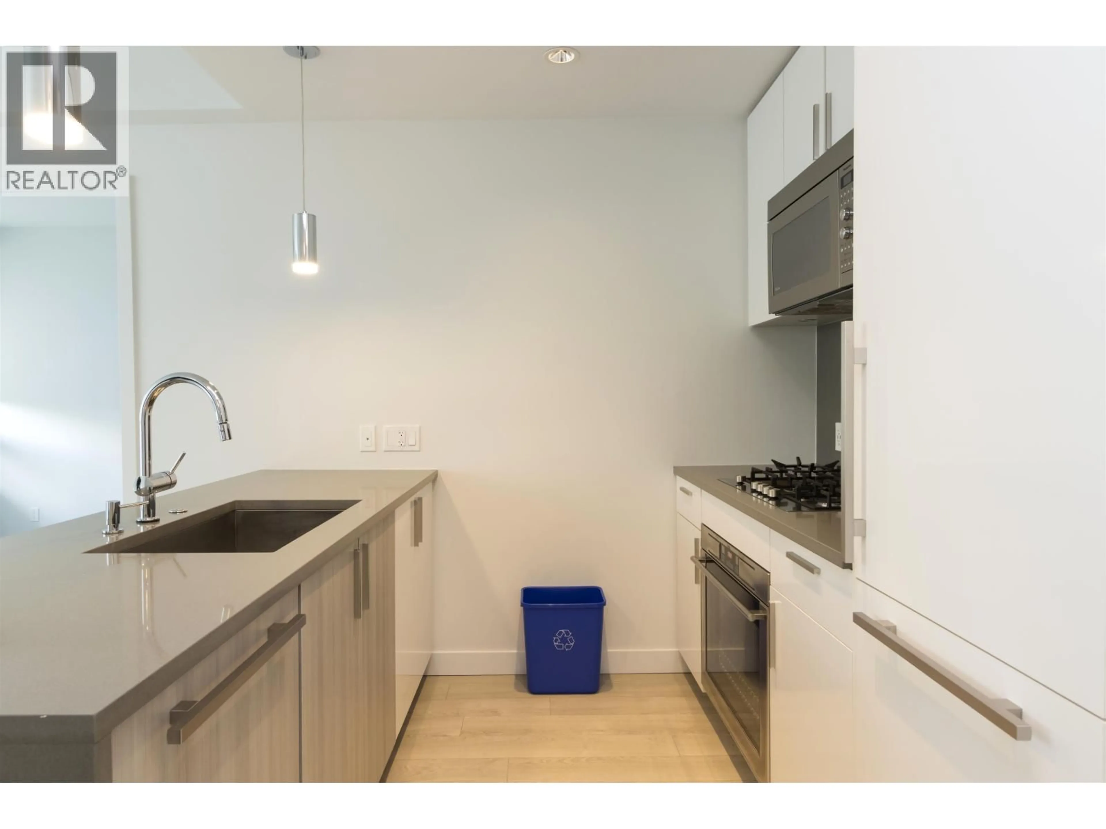 Standard kitchen, unknown for 615 - 5599 COONEY ROAD, Richmond British Columbia V6X0N8