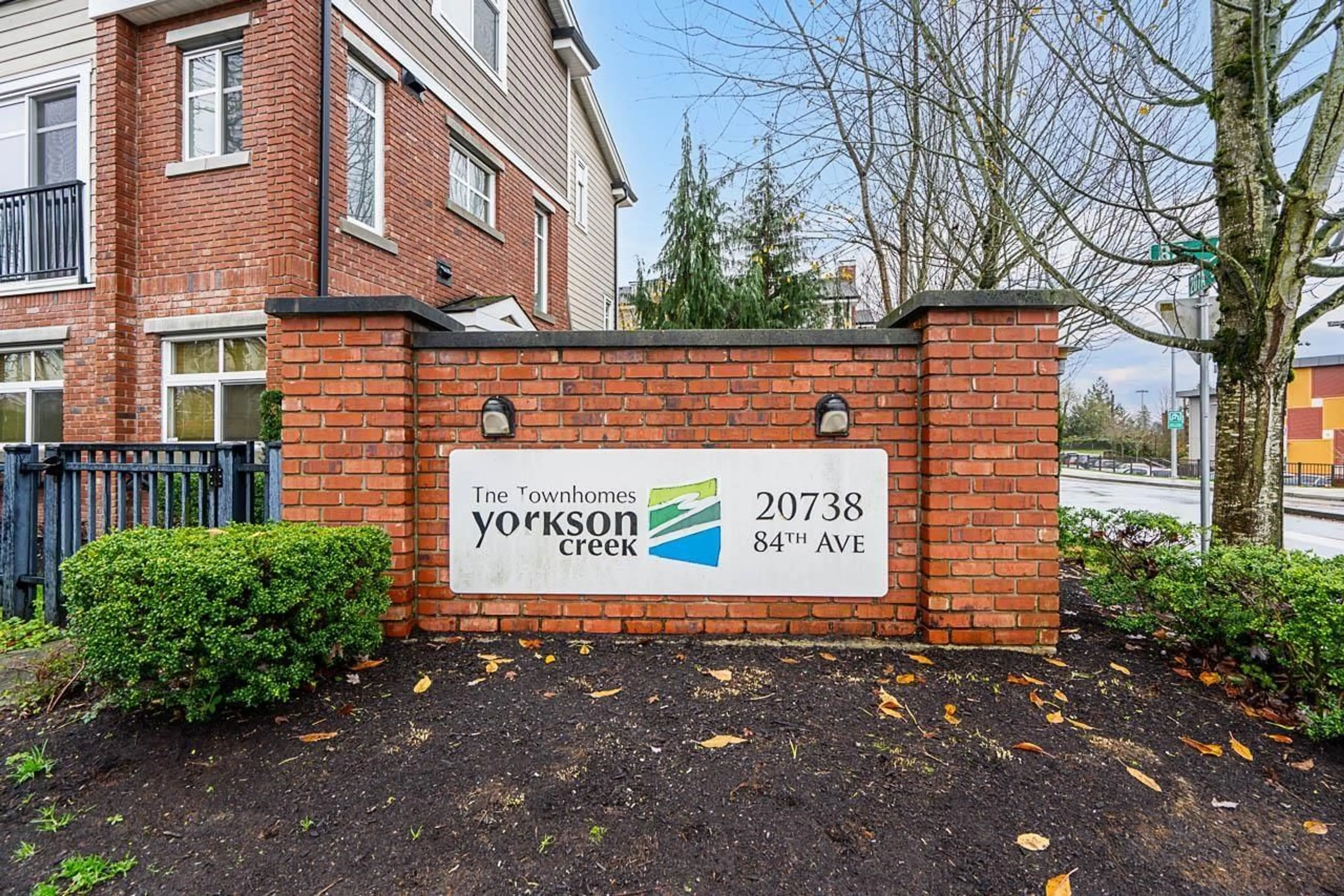 Indoor foyer for 75 - 20738 84 AVENUE, Langley British Columbia V2Y0J6