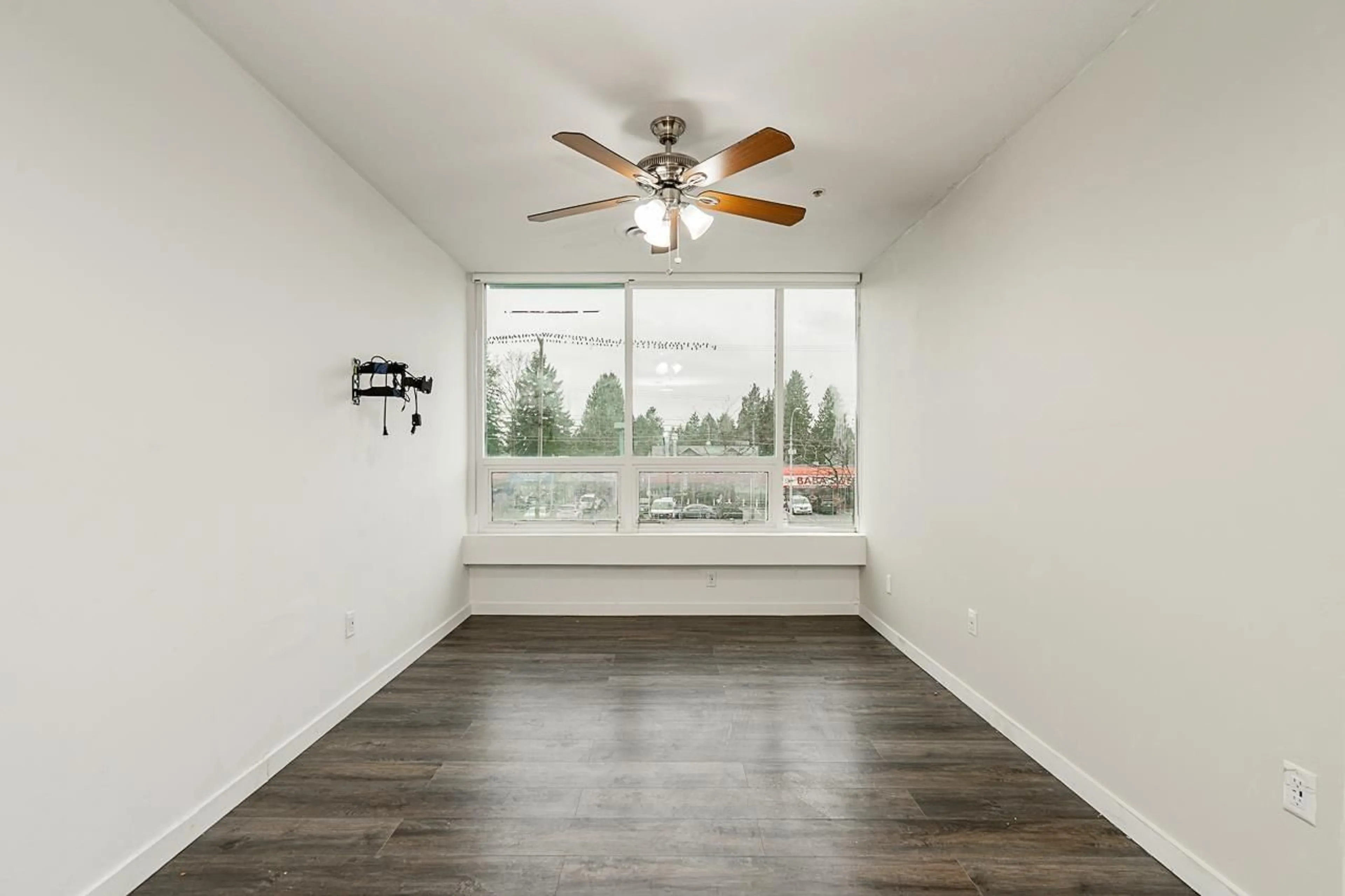 A pic of a room for 210 - 9278 120, Surrey British Columbia V3W4B8