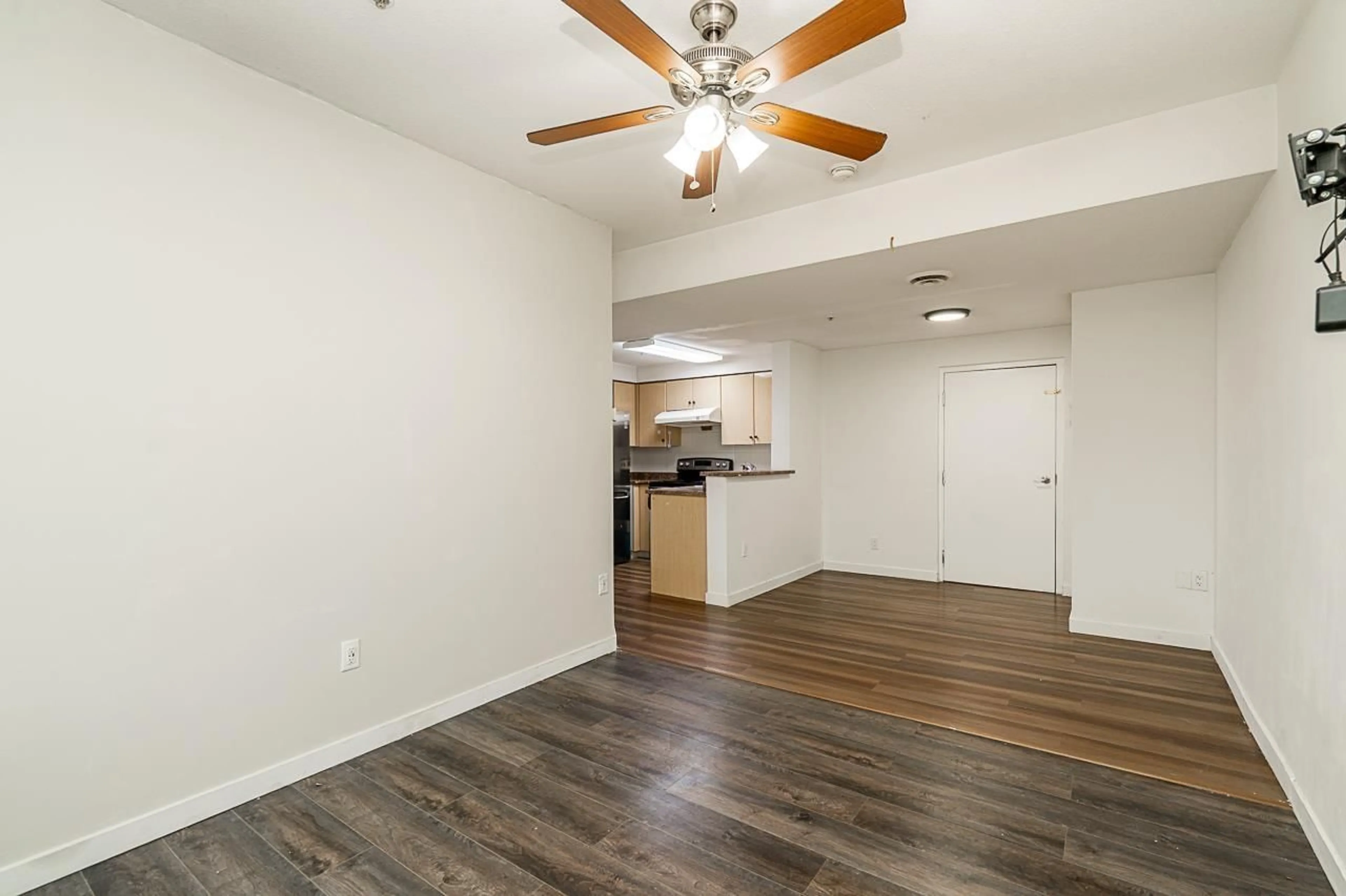 A pic of a room for 210 - 9278 120, Surrey British Columbia V3W4B8