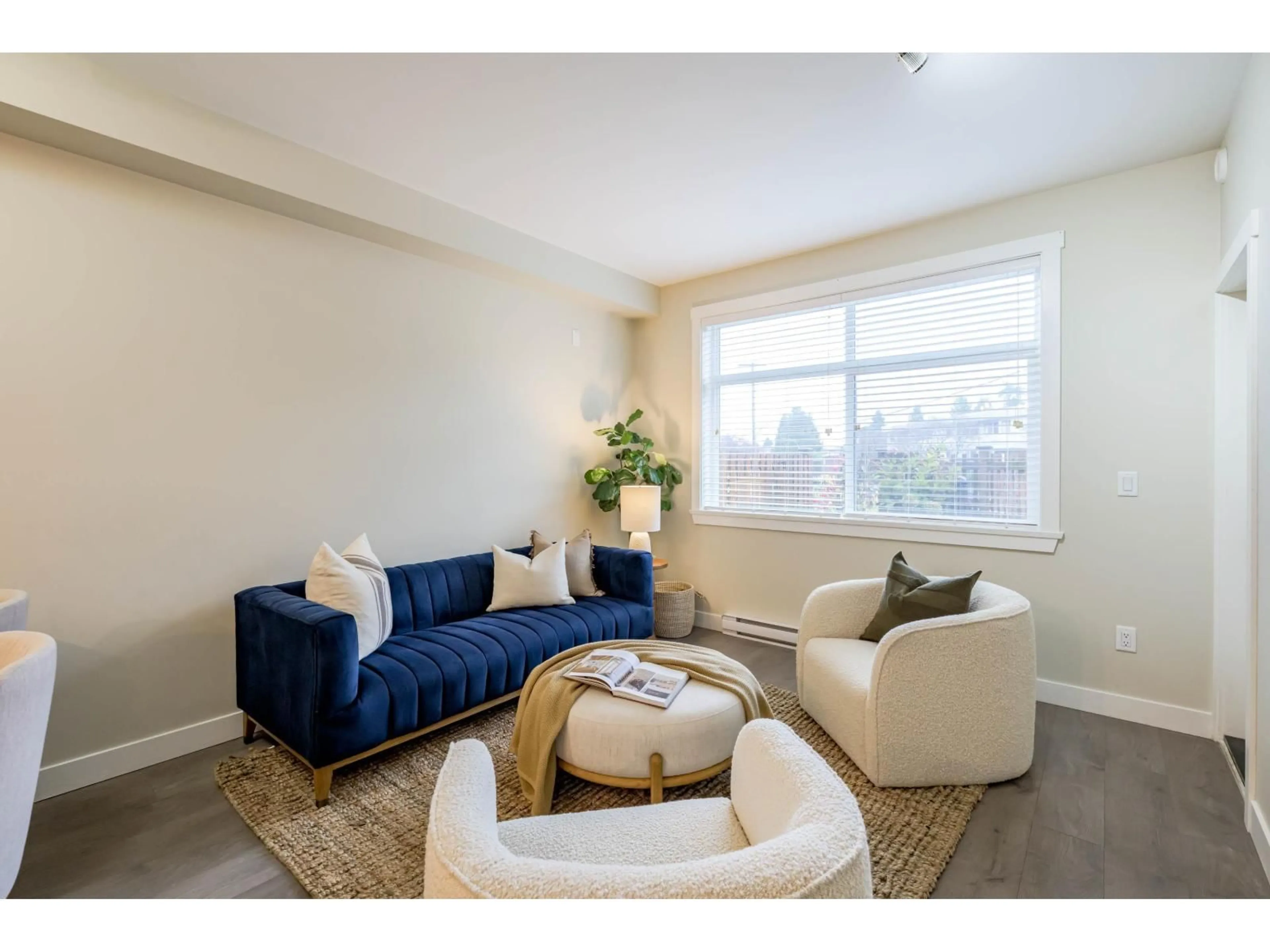 Living room with furniture, unknown for 111 - 20696 EASTLEIGH CRESCENT, Langley British Columbia V3A0M3