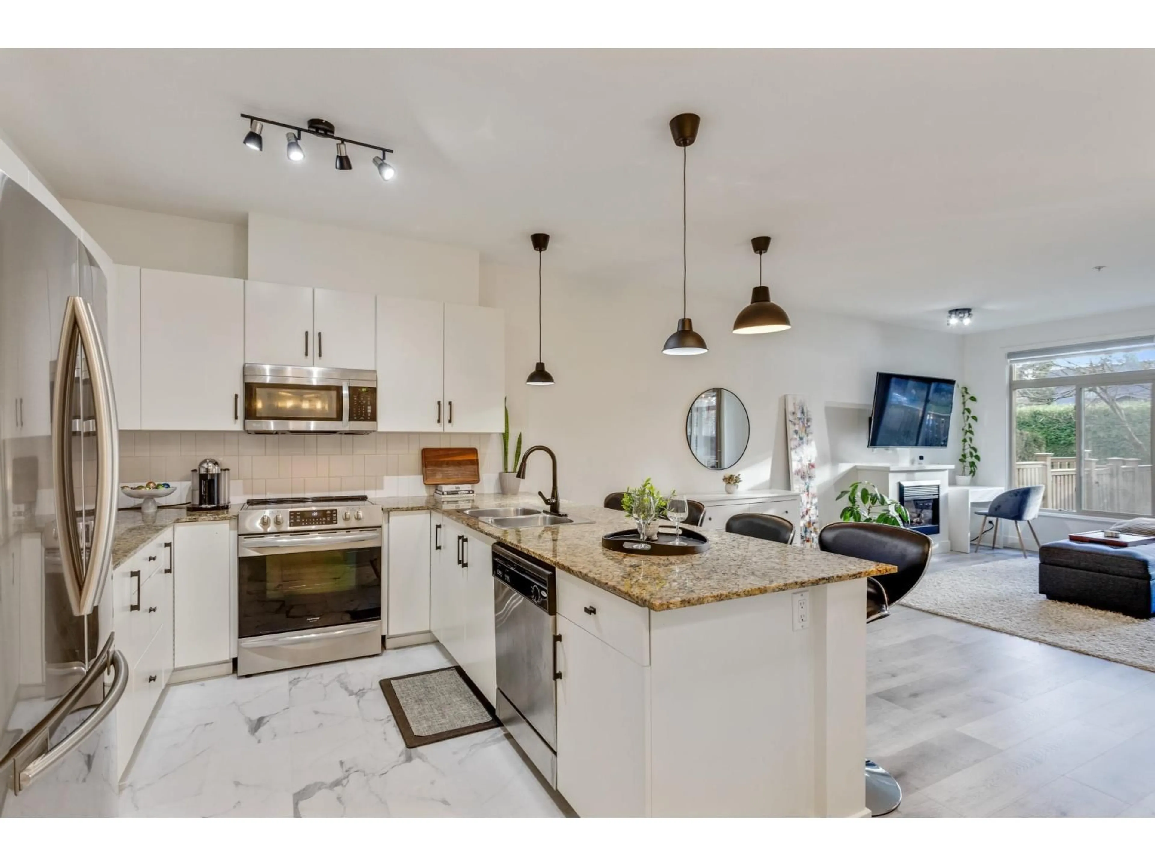 Open concept kitchen, ceramic/tile floor for 102 - 15385 101A AVENUE, Surrey British Columbia V3R0B4