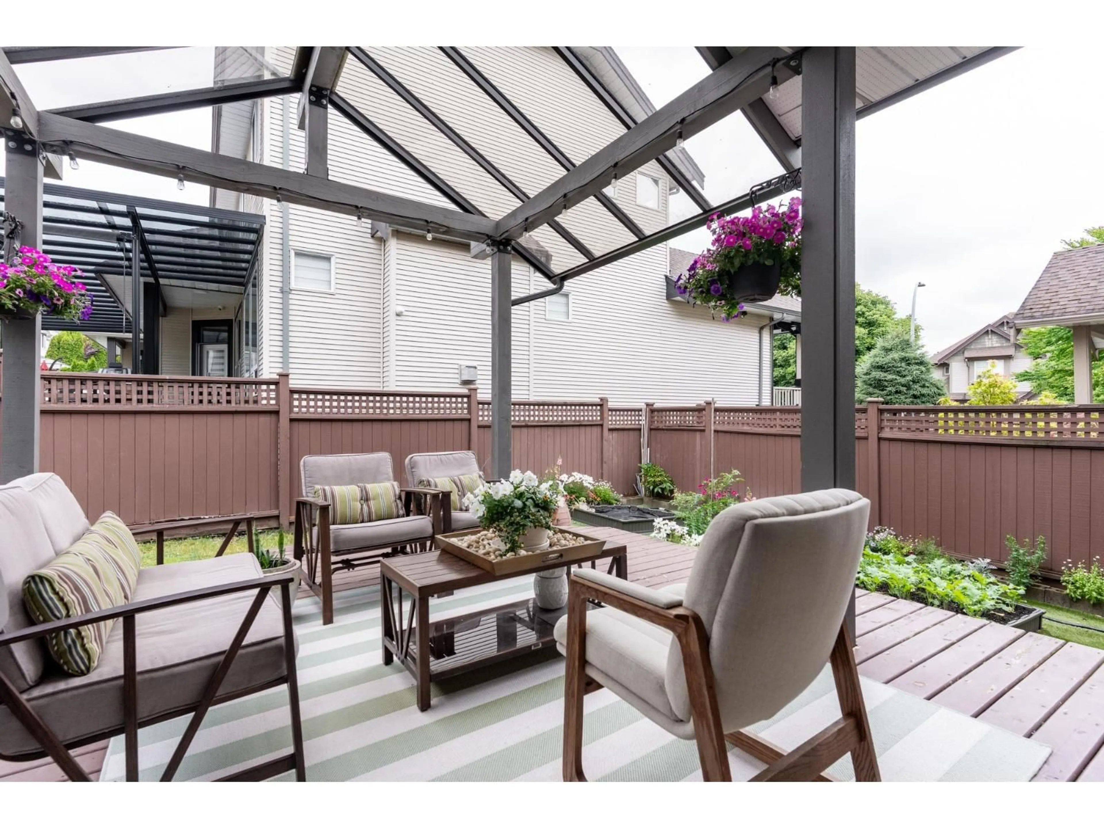 Patio, street for 19657 69A AVENUE, Langley British Columbia V2Y3A6