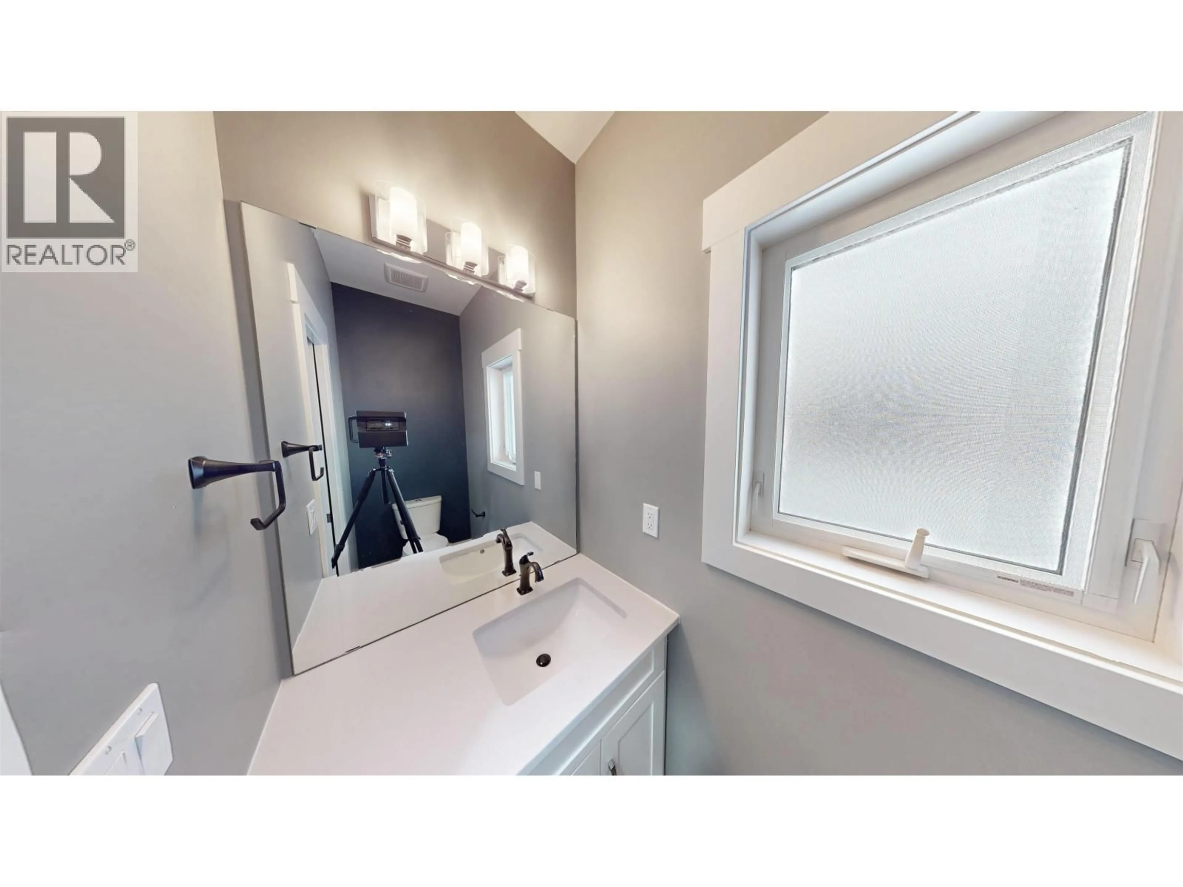 Contemporary bathroom, ceramic/tile floor for 8207 81A STREET, Fort St. John British Columbia V1J0P6