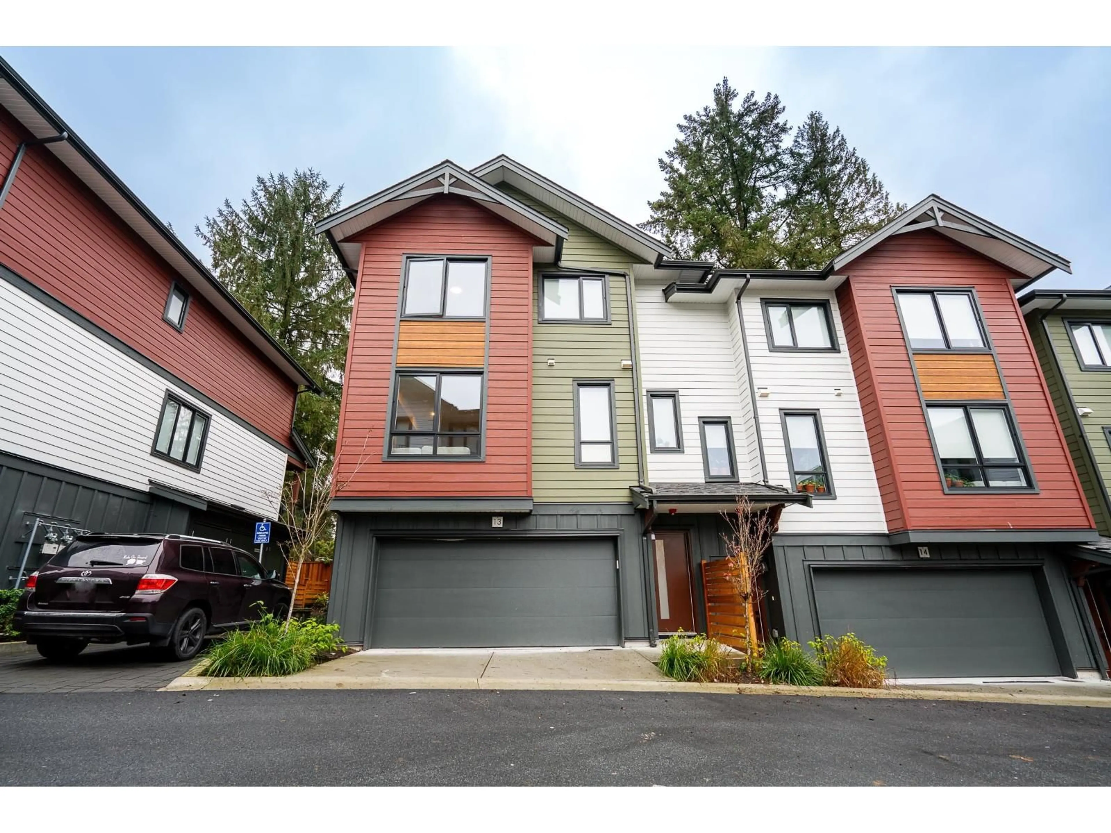 Unknown for 13 - 10527 155 STREET, Surrey British Columbia V3R0S1