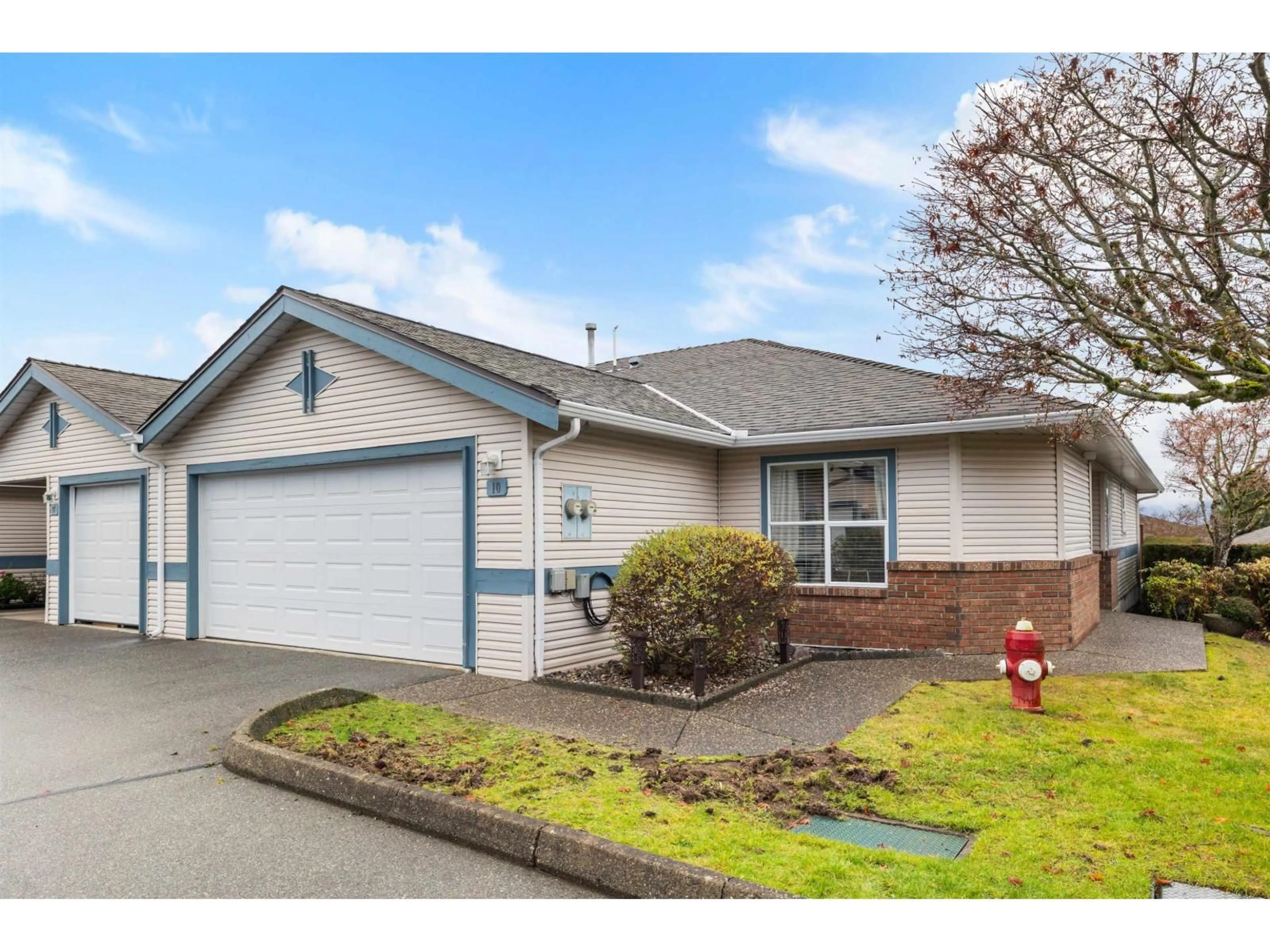 Home with vinyl exterior material, street for 10 - 8889 212 STREET, Langley British Columbia V1M2E8