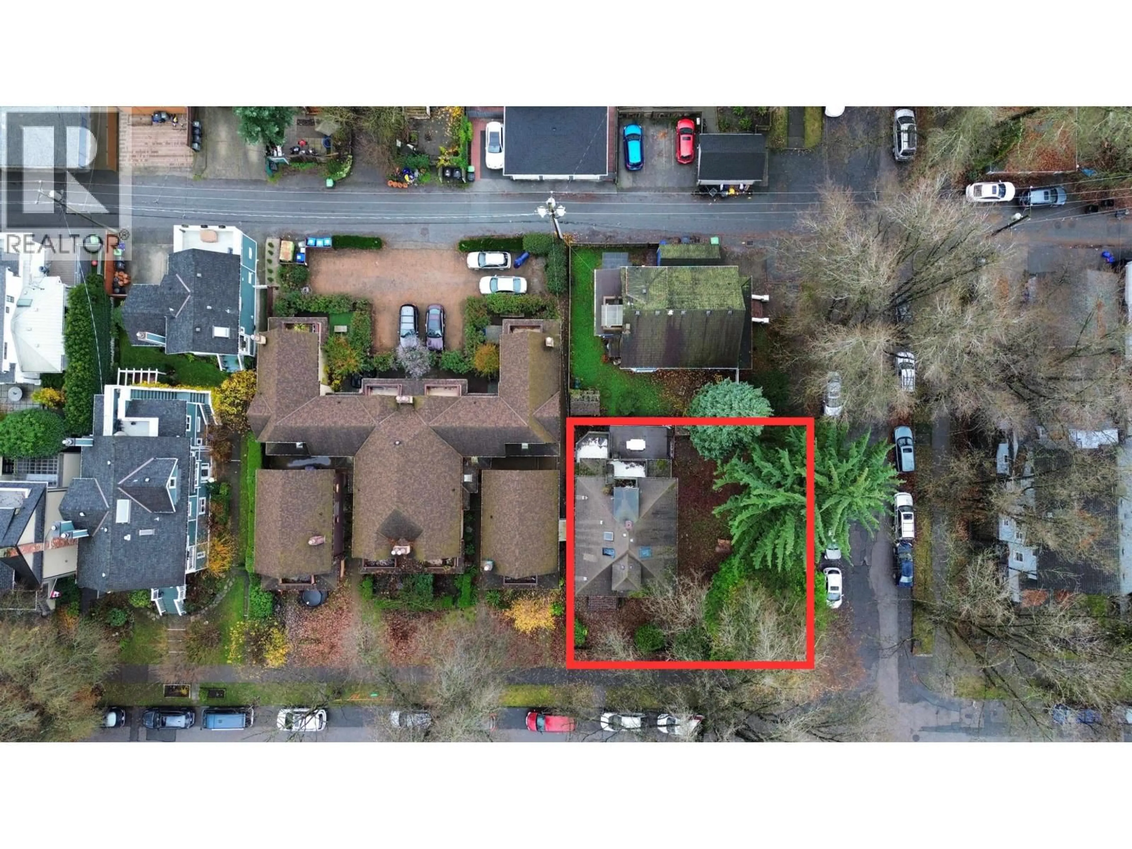 A pic from outside/outdoor area/front of a property/back of a property/a pic from drone, street for 174 11TH AVENUE, Vancouver British Columbia V5Y1S7