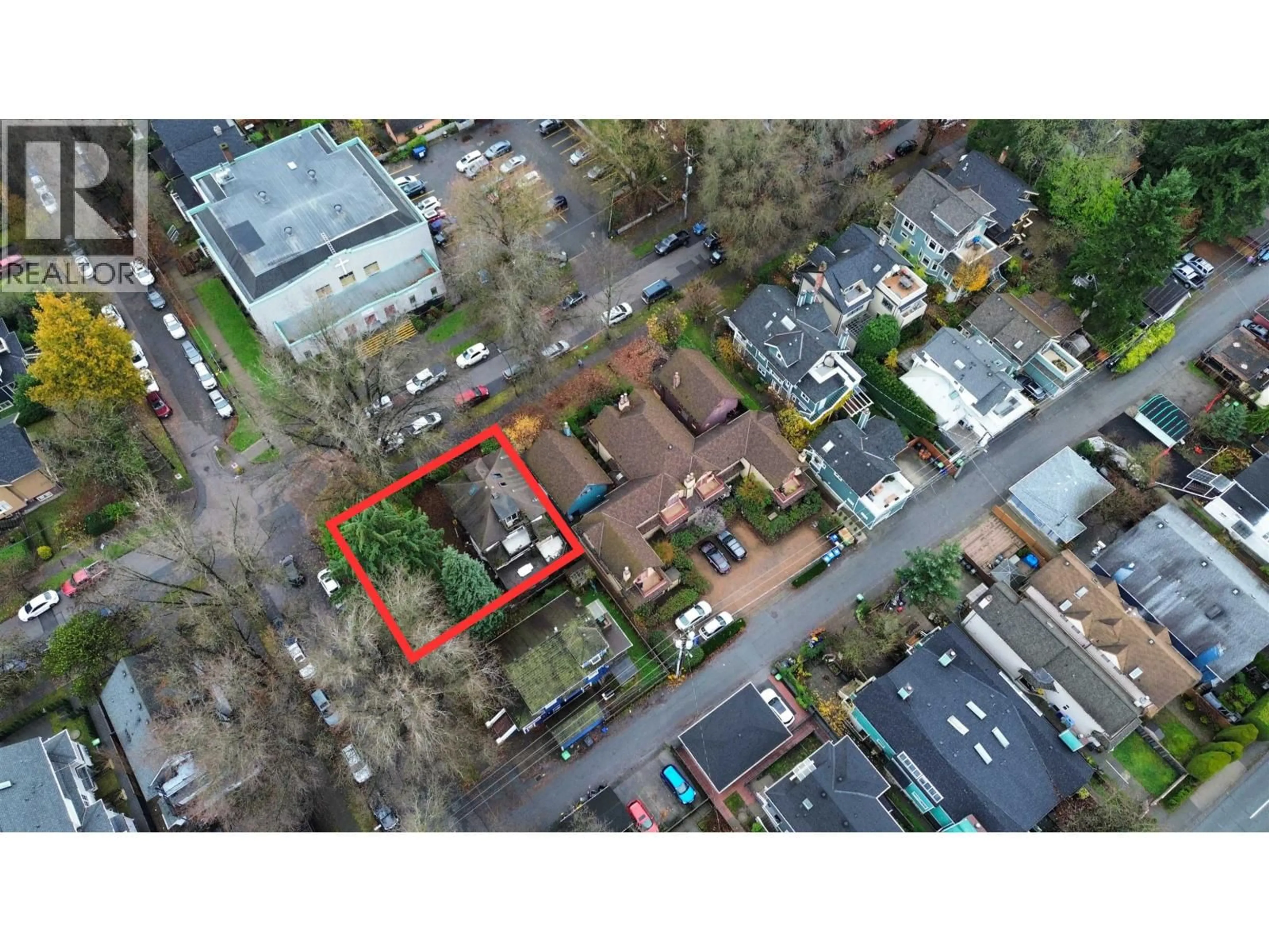 A pic from outside/outdoor area/front of a property/back of a property/a pic from drone, street for 174 11TH AVENUE, Vancouver British Columbia V5Y1S7