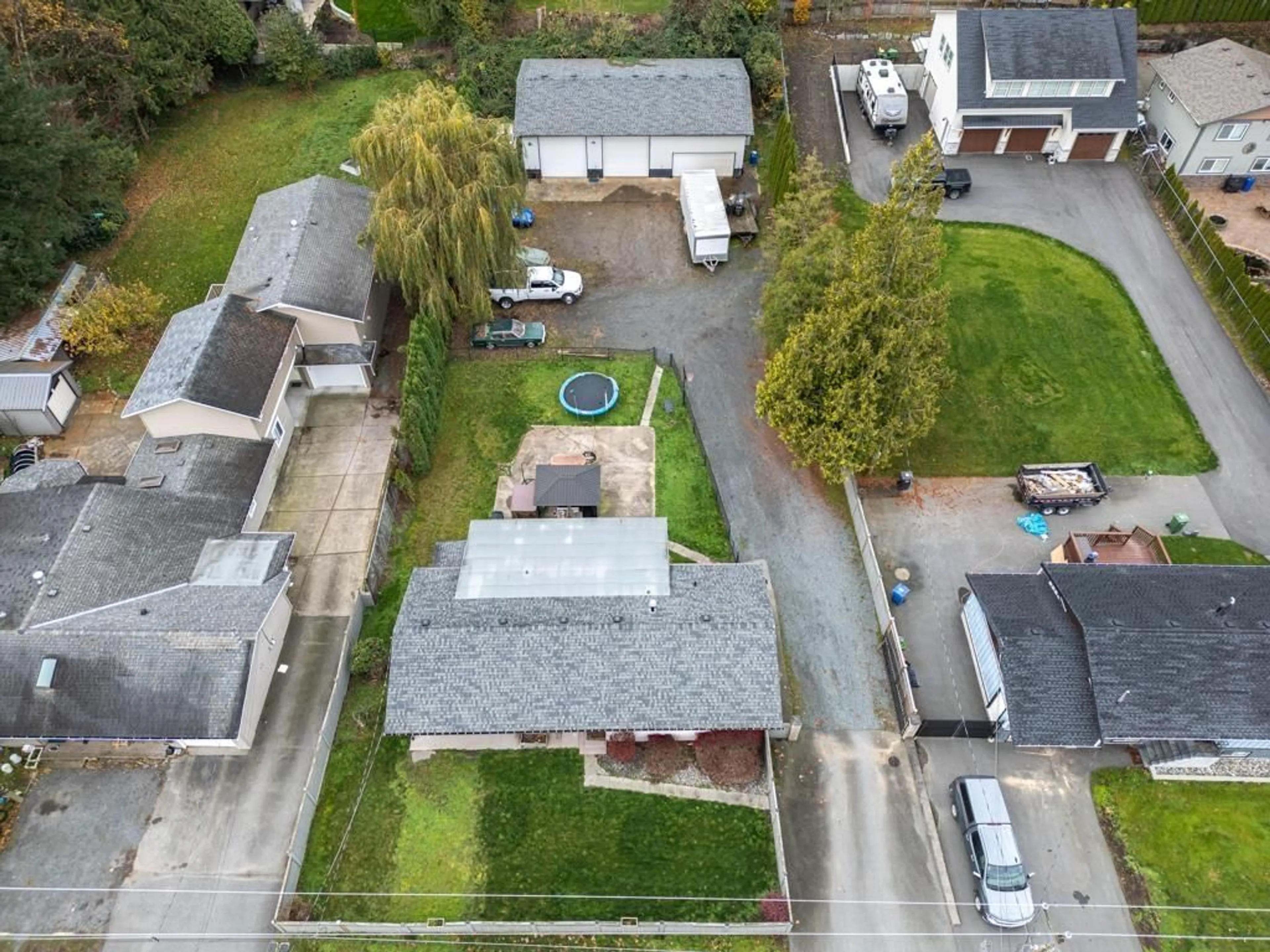 A pic from outside/outdoor area/front of a property/back of a property/a pic from drone, street for 2561 ROSS ROAD, Abbotsford British Columbia V4X1J3