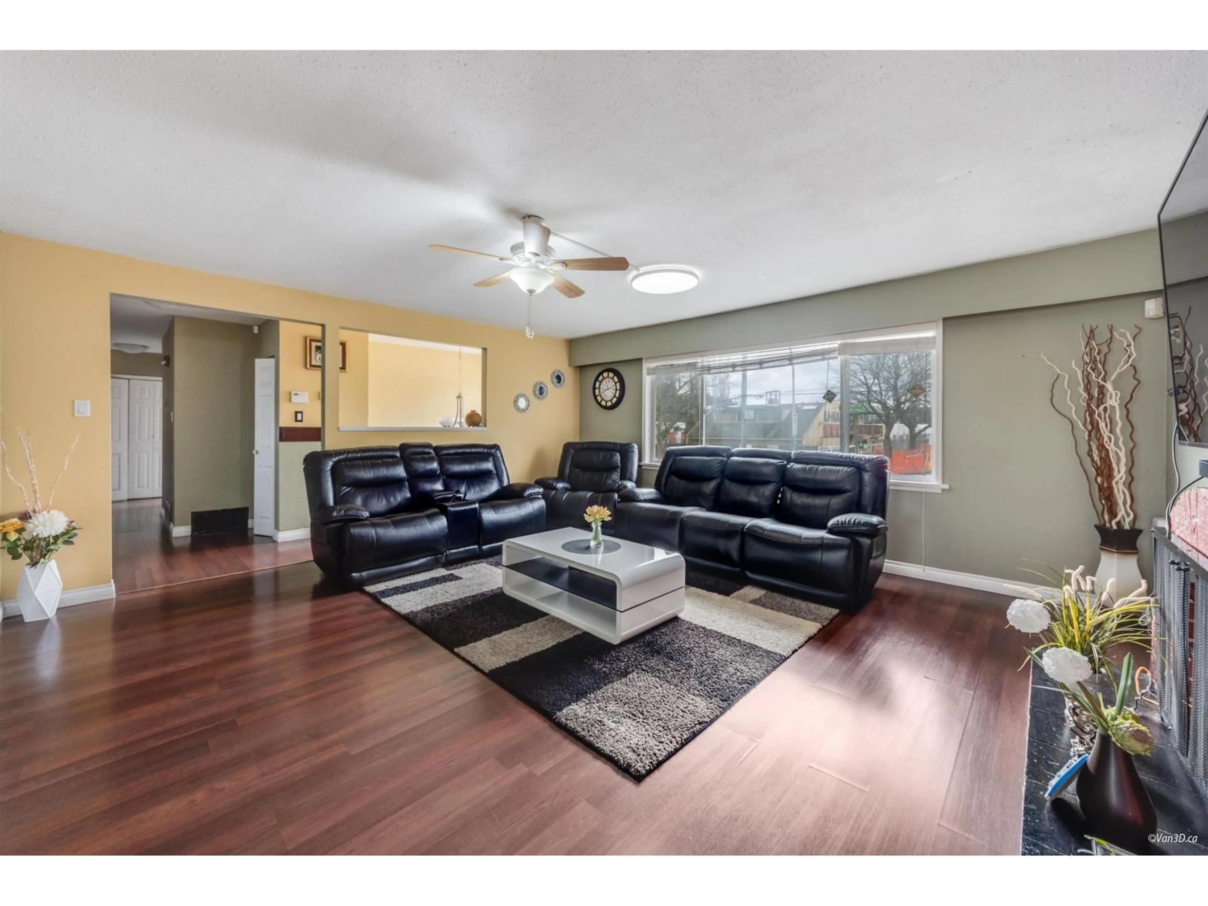 Living room with furniture, unknown for 13553 84 AVENUE, Surrey British Columbia V3W3H3